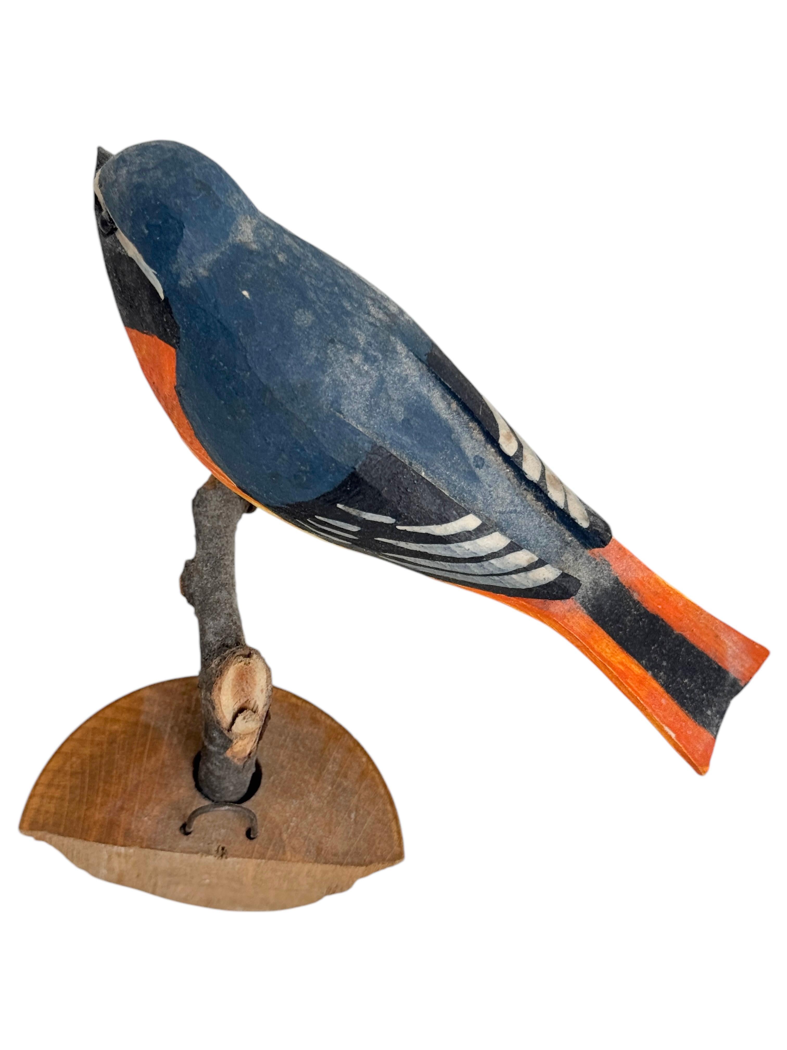 Niedlicher Vichtauer handgeschnitzter Holzvogel, Schwarzwälder Volkskunst, Österreich, 1920er Jahre im Angebot 2