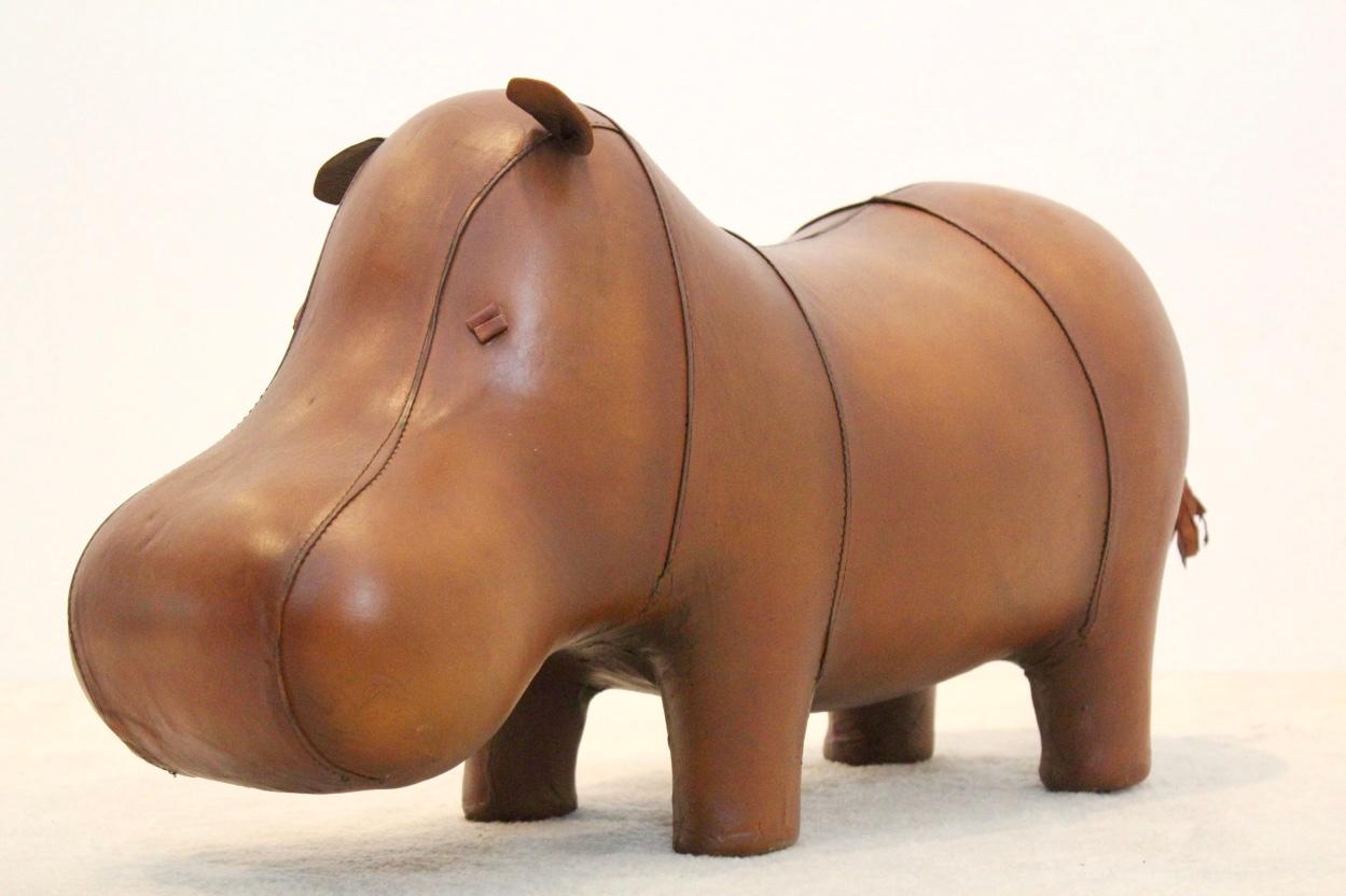 Cute Vintage Omersa Brown Leather Baby Hippo In Good Condition In Voorburg, NL