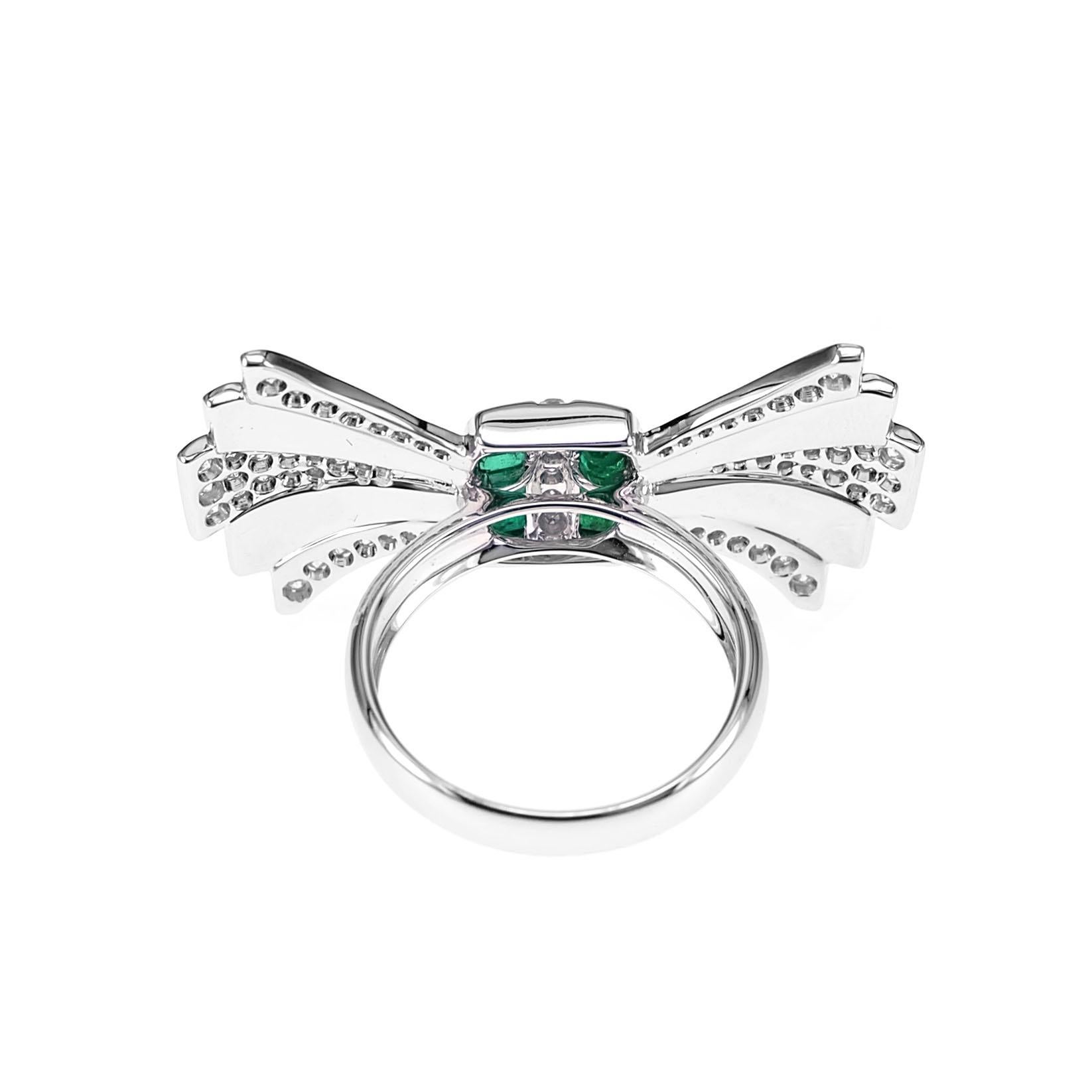 Cute Vivid Green Emerald and Onyx Art Deco Style Bow 18 Karat White Gold Ring In New Condition In Hung Hom, HK