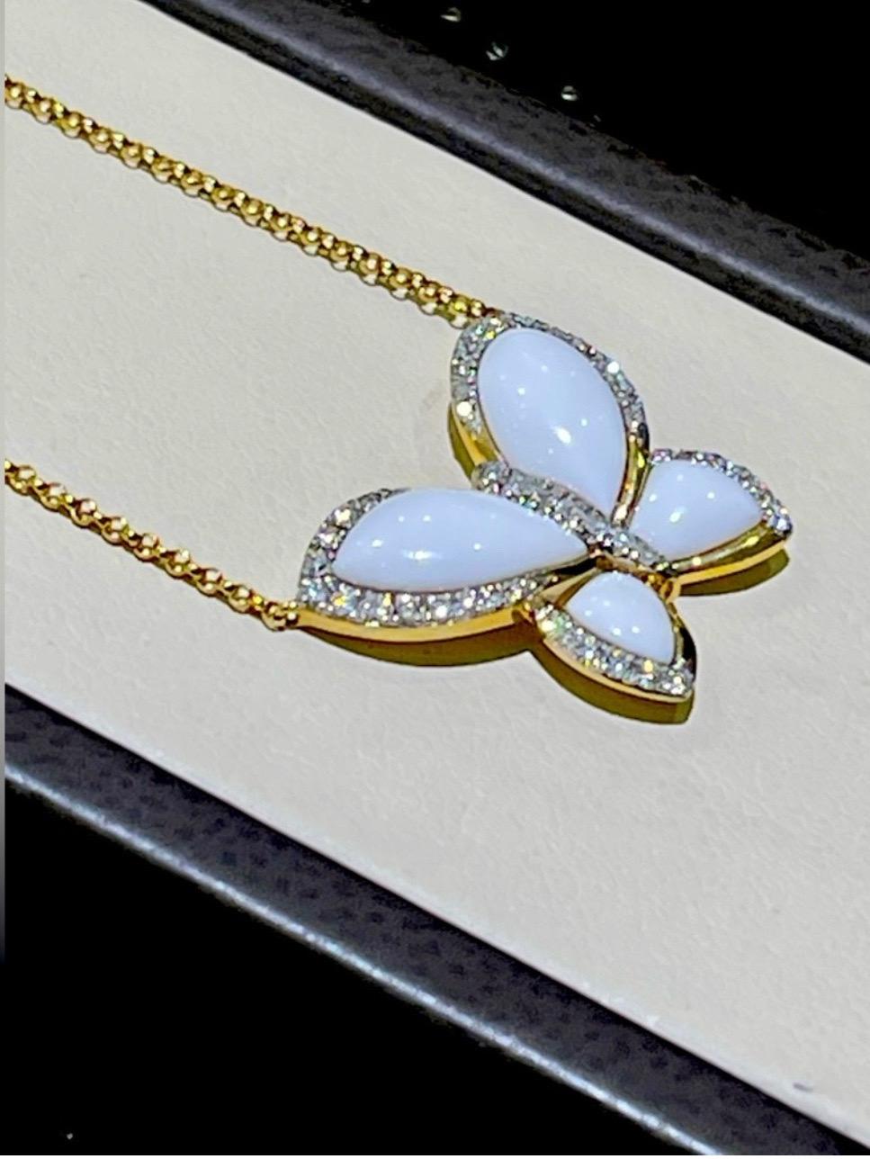 Cute White Agate & Diamond Necklace In 14k In New Condition For Sale In Fort Lauderdale, FL