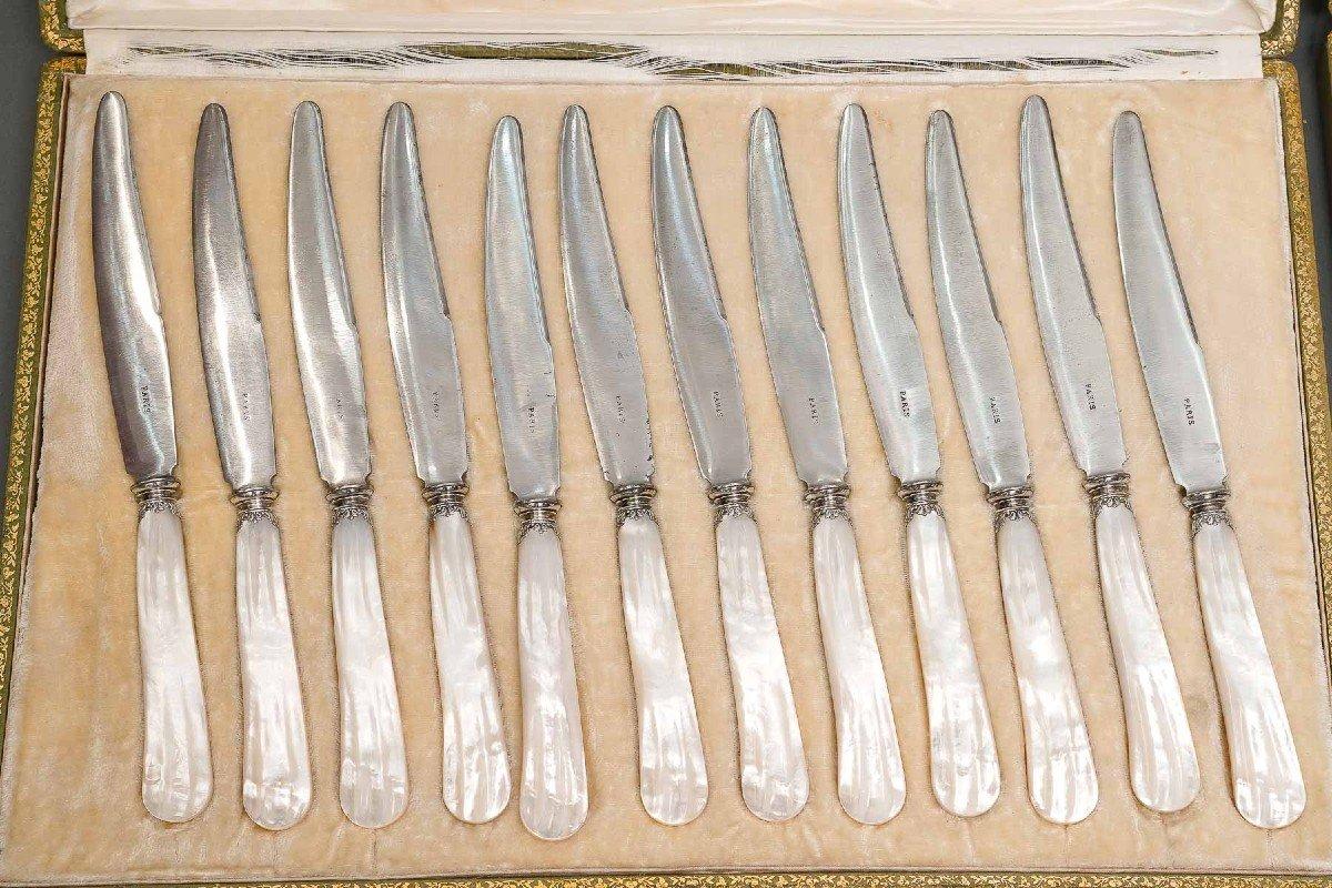 This cutlery set is made up of 36 knives with ribbed mother-of-pearl handles and silver ferrules:

    12 table knives with mother-of-pearl handles, silver ferrule, stainless steel tang blade

    12 cheese knives mother-of-pearl handle, silver