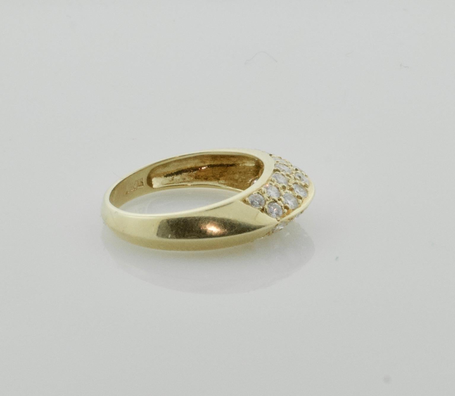 Round Cut Cutesy Pave Diamond Ring in 18 Karat Made in Italy