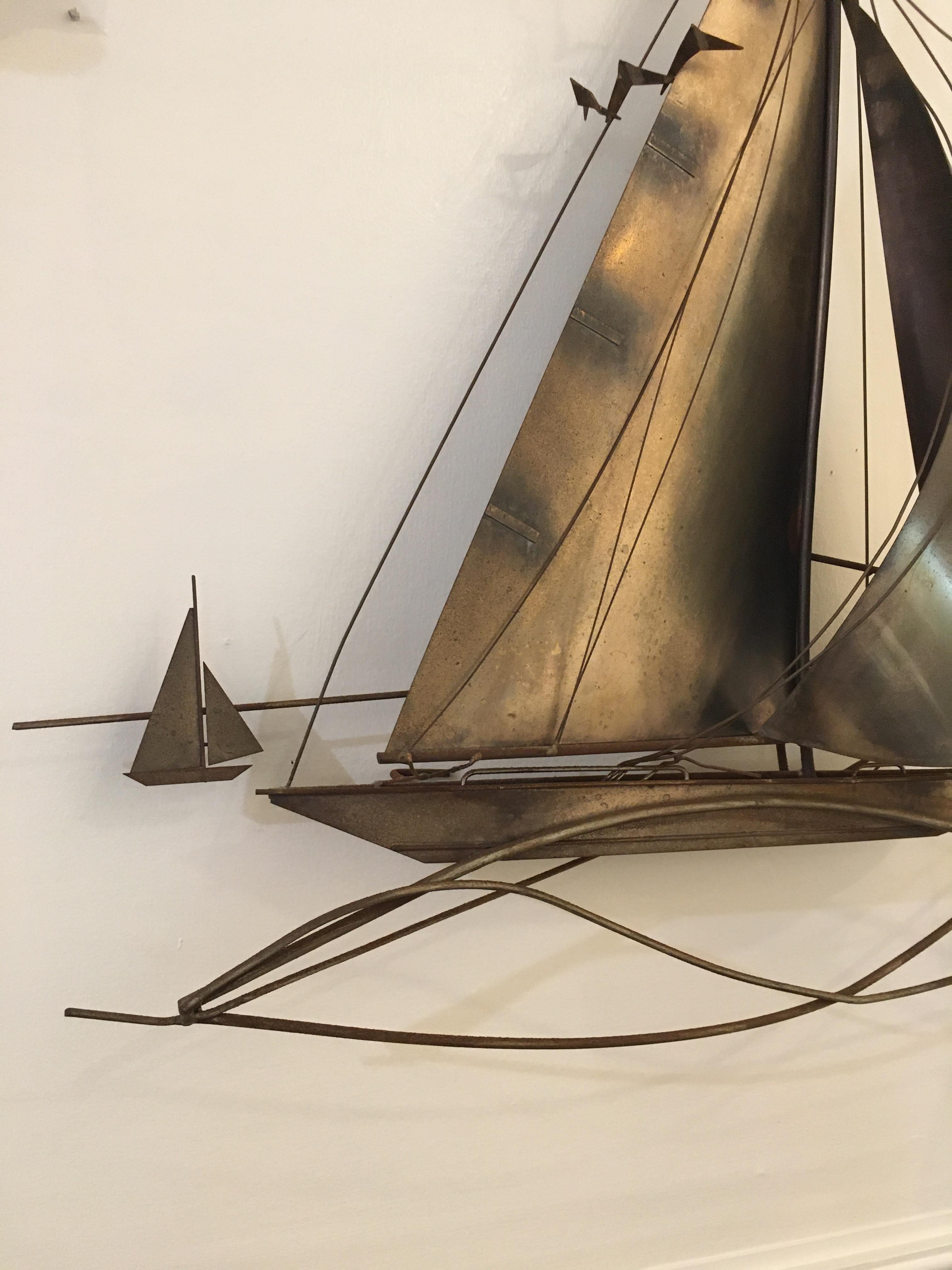 Brutalistische Messing-Skulptur eines Segelboots von Cutis Jeré:: 1977 (Brutalismus) im Angebot