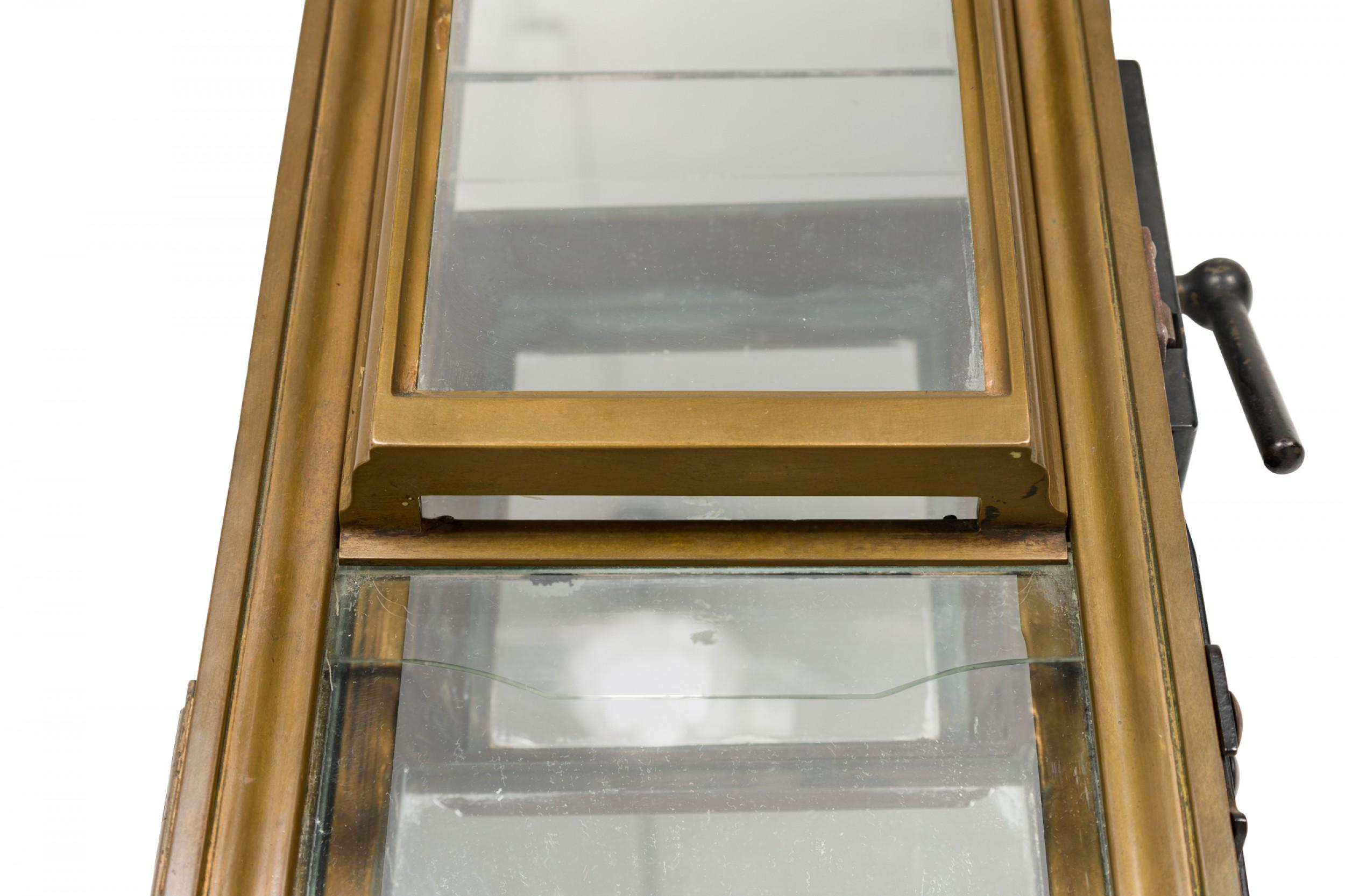 Cutler Manufacturing Co. Cassetta postale americana vittoriana in bronzo in vendita 4