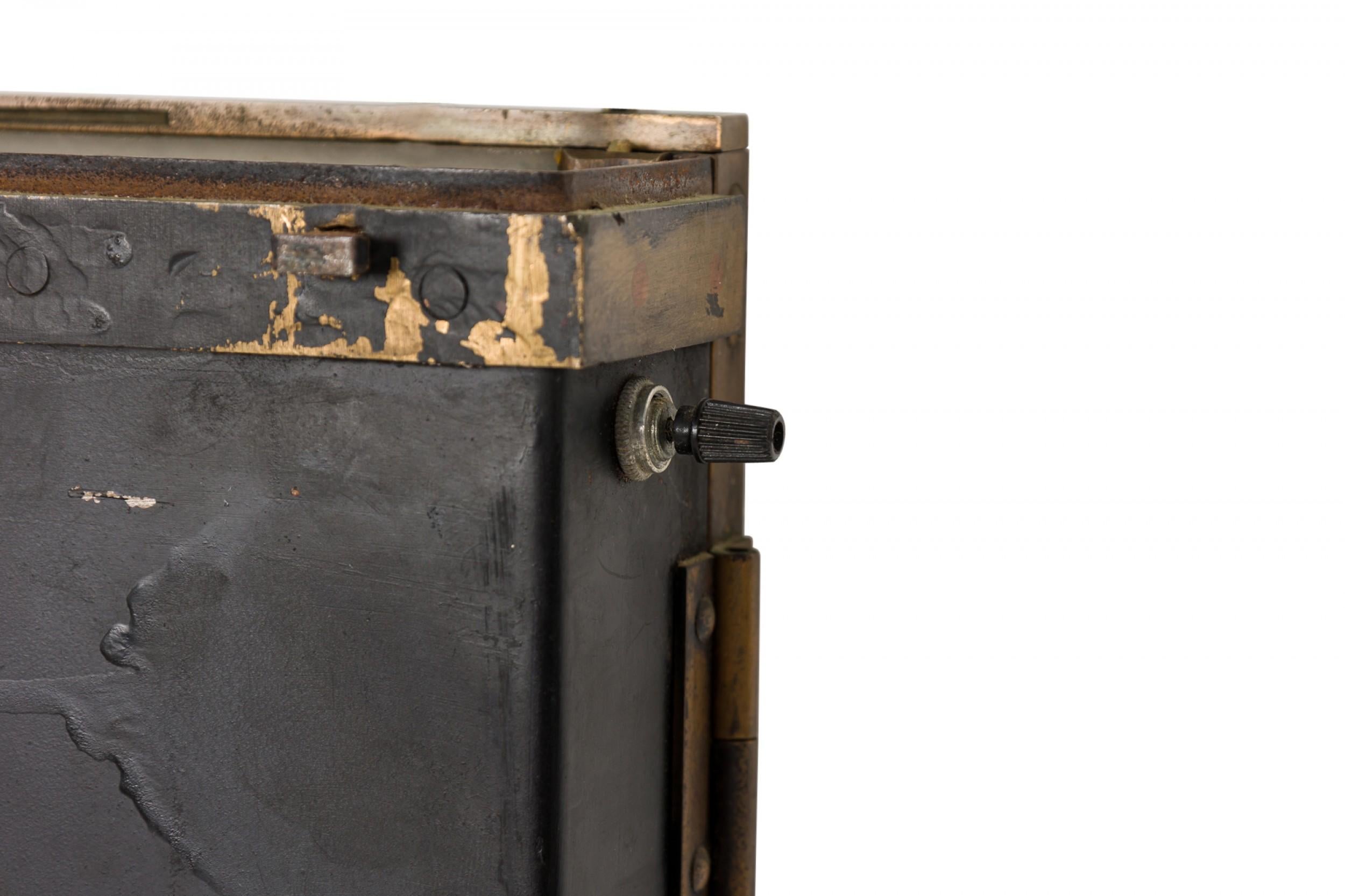 Vittoriano Cutler Manufacturing Co. Cassetta postale americana vittoriana in bronzo in vendita
