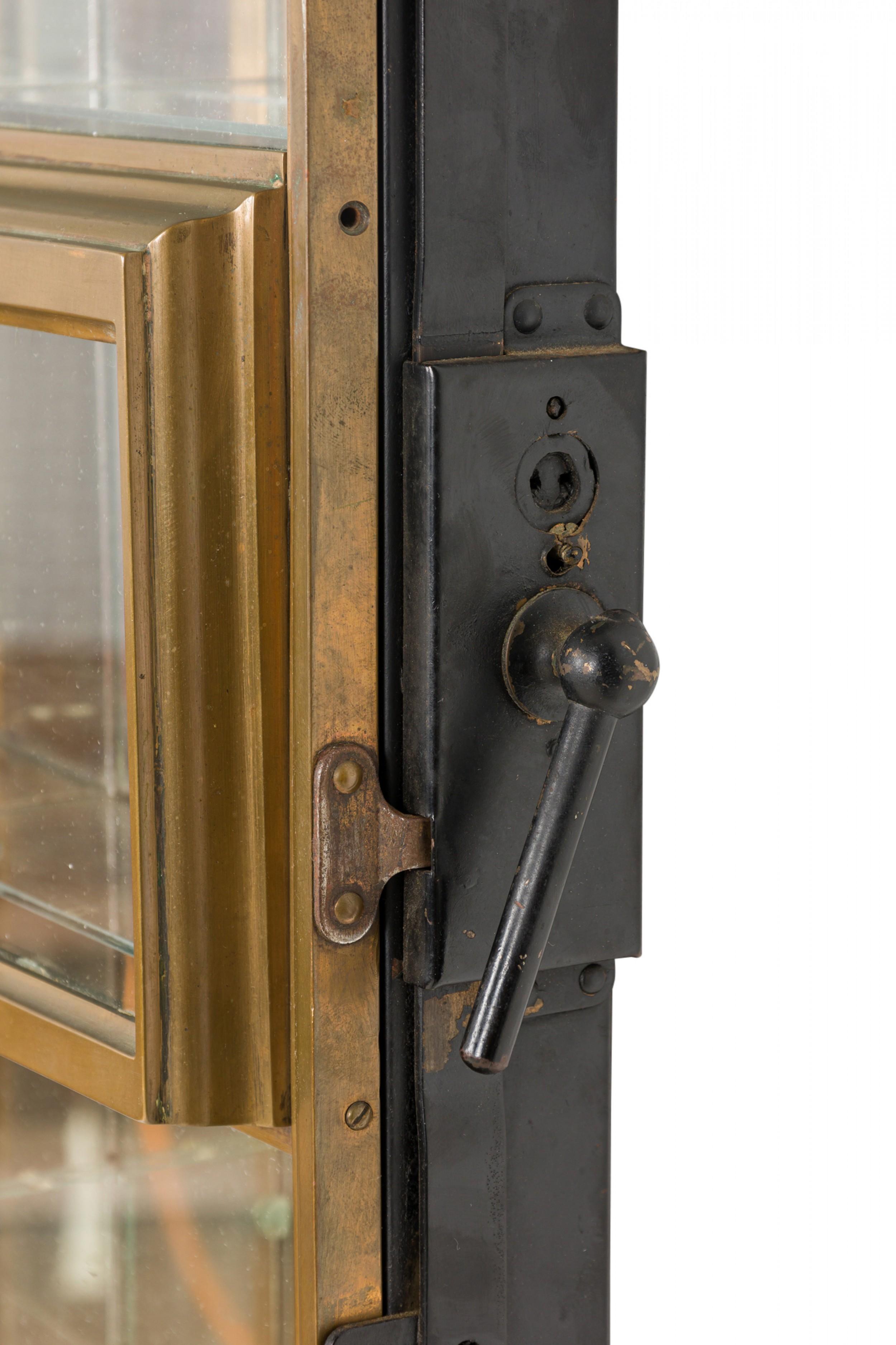 XIX secolo Cutler Manufacturing Co. Cassetta postale americana vittoriana in bronzo in vendita