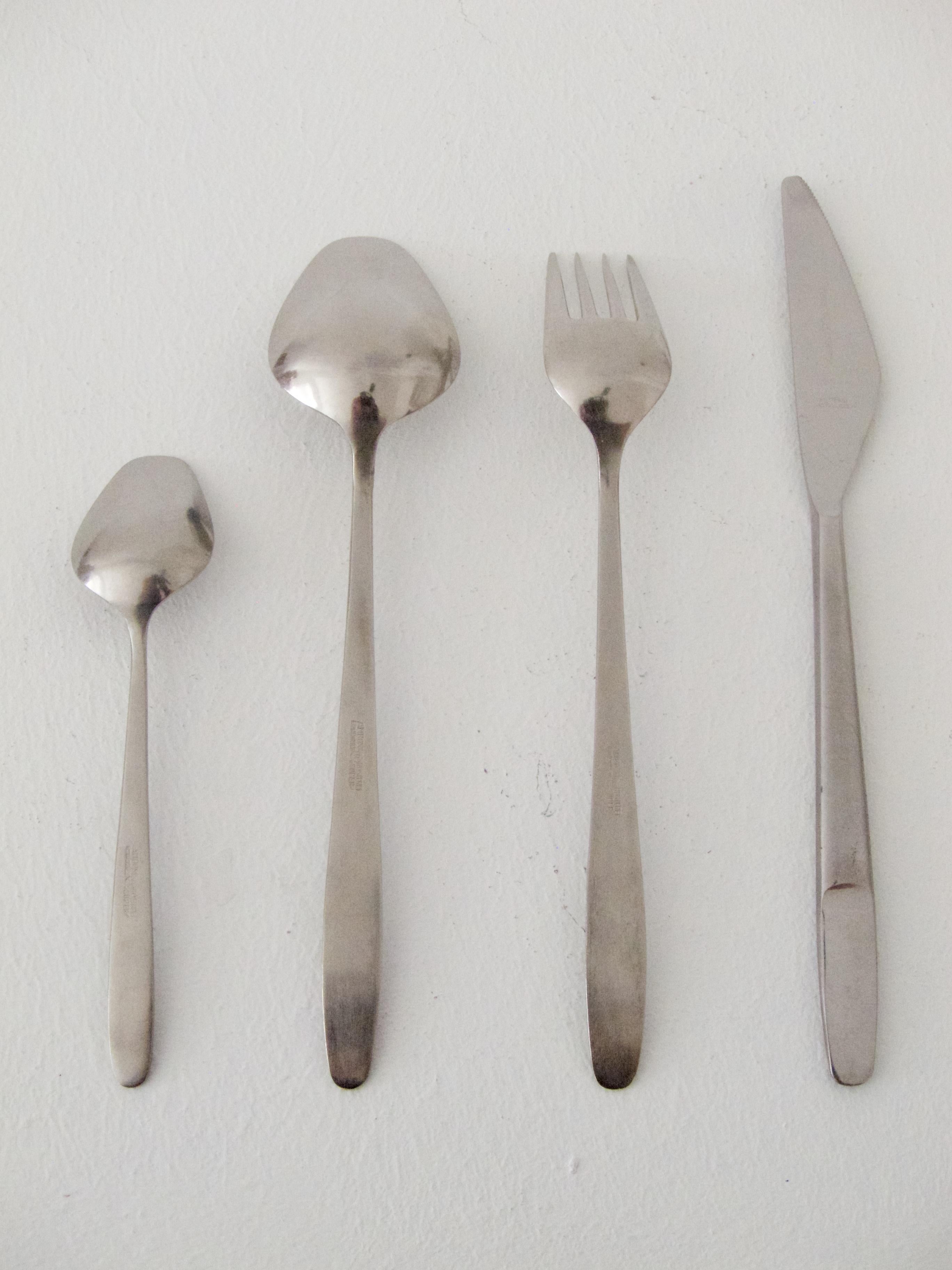 Flatware Amboss Austria Mod. 2070
Designed 1960s by Dipl. Ing. H. Alder

For 6 persons, 24 pieces

Marked: Amboss Logo, AMBOSS, ROSTFREI, AUSTRIA STAINLESS, 