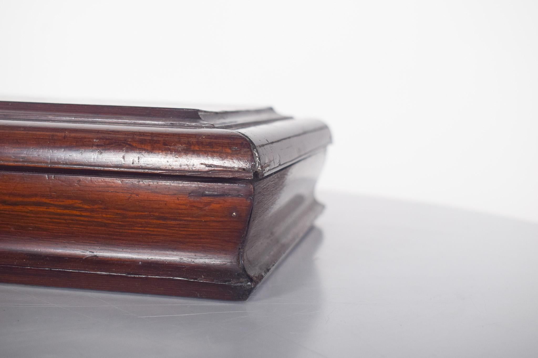 20ième siècle Coffret à couverts en bois de rose au design classique en vente