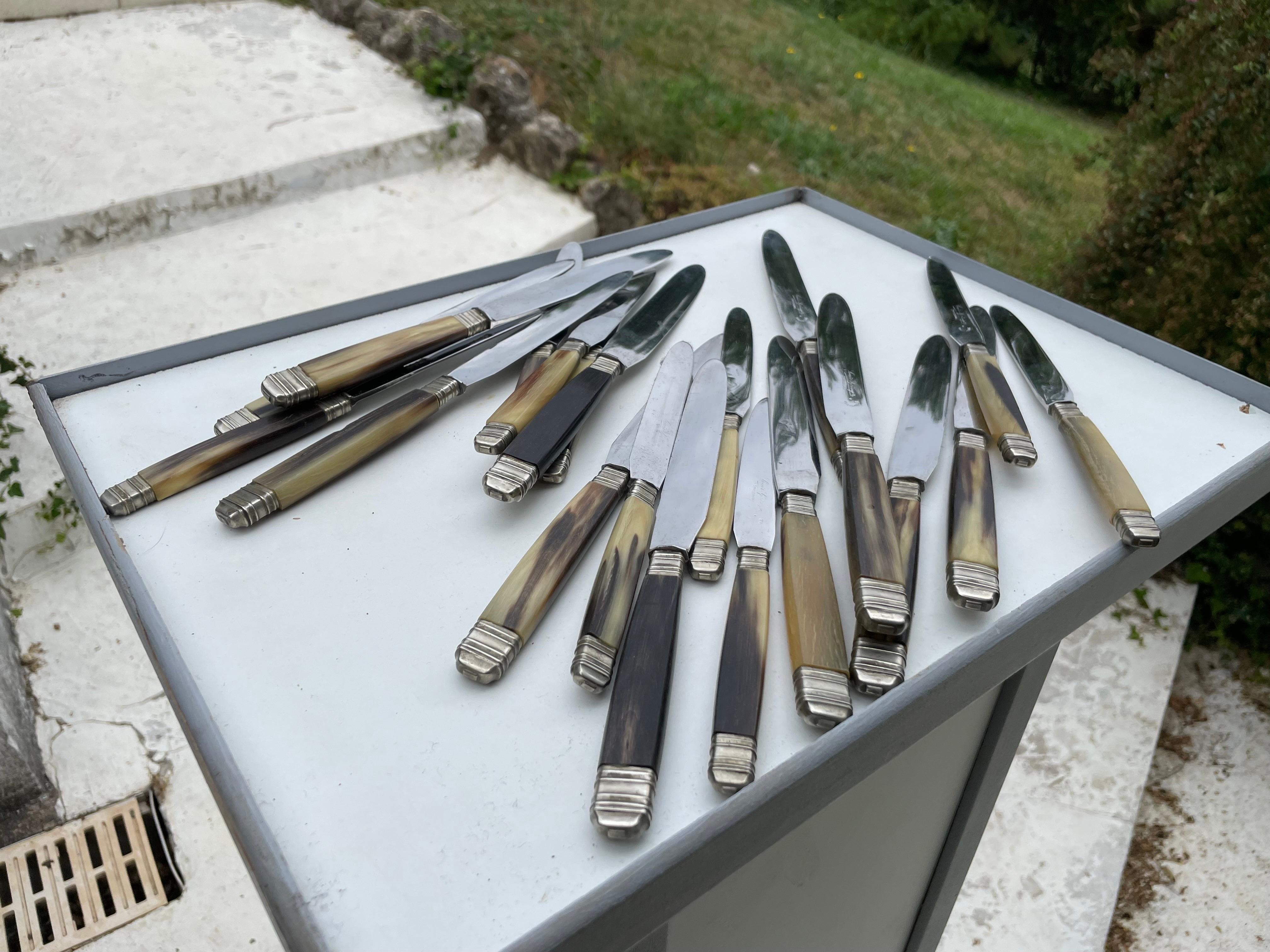 Cutlery, Horn and Metal Knifes, by Louis Spring, France, 1970 In Good Condition For Sale In Auribeau sur Siagne, FR