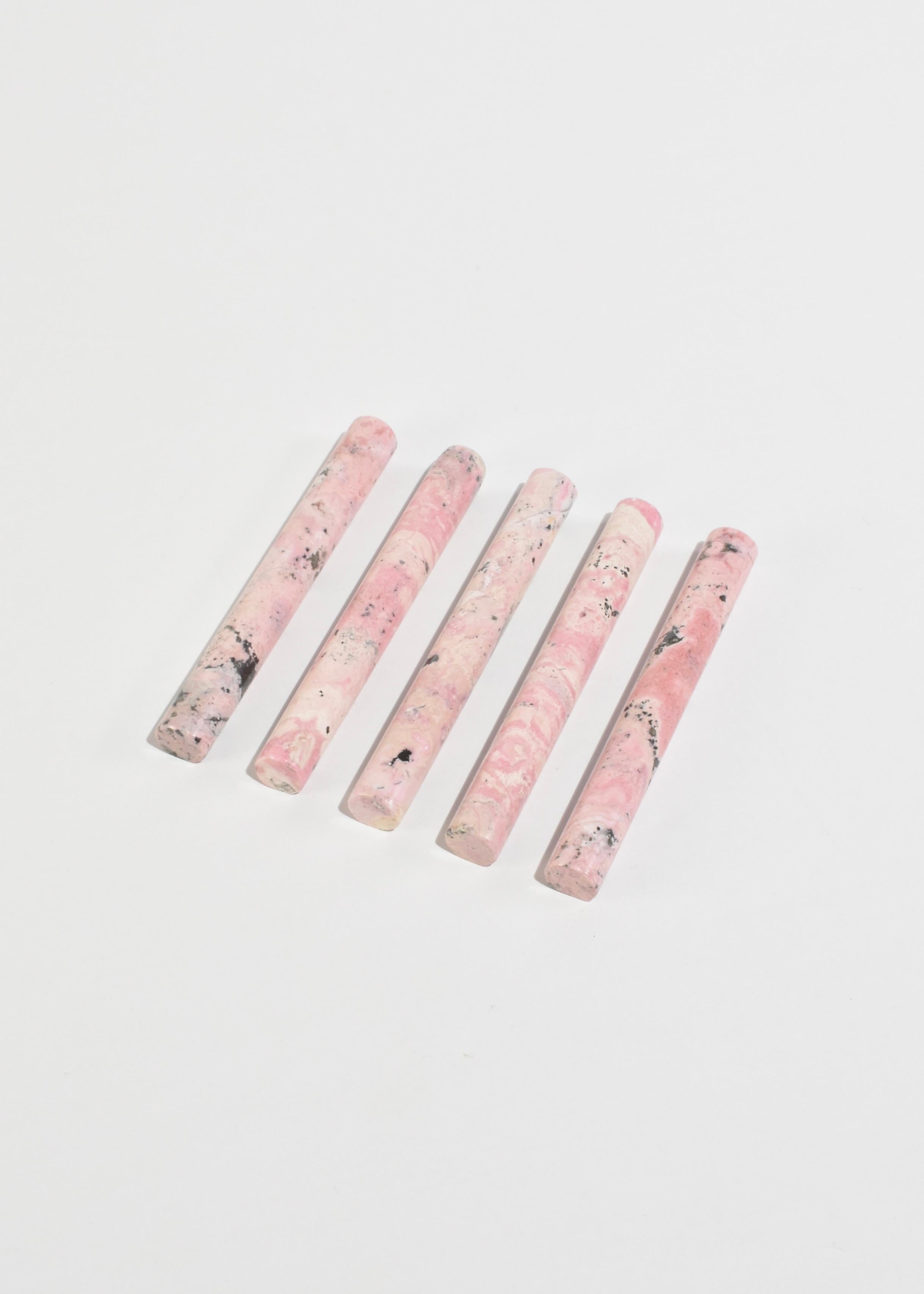 A set of five cutlery rests in striking pink rhodonite. Handcrafted in Perú, designed by Casa Shop. 

Subtle variations in pattern are a hallmark of its hand-finished nature, crafted from natural stone.