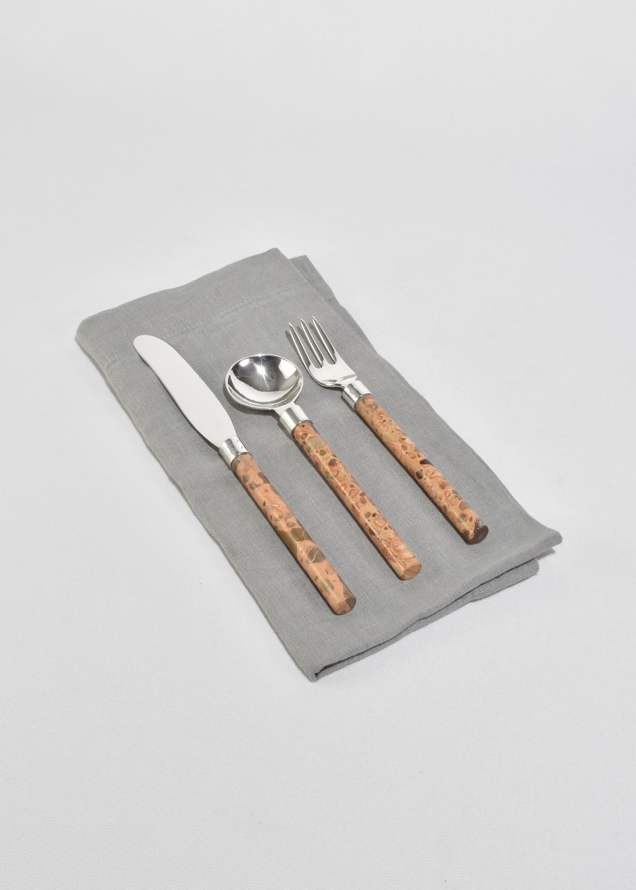 Geschirr-Set in Leopardit (Stein) im Angebot