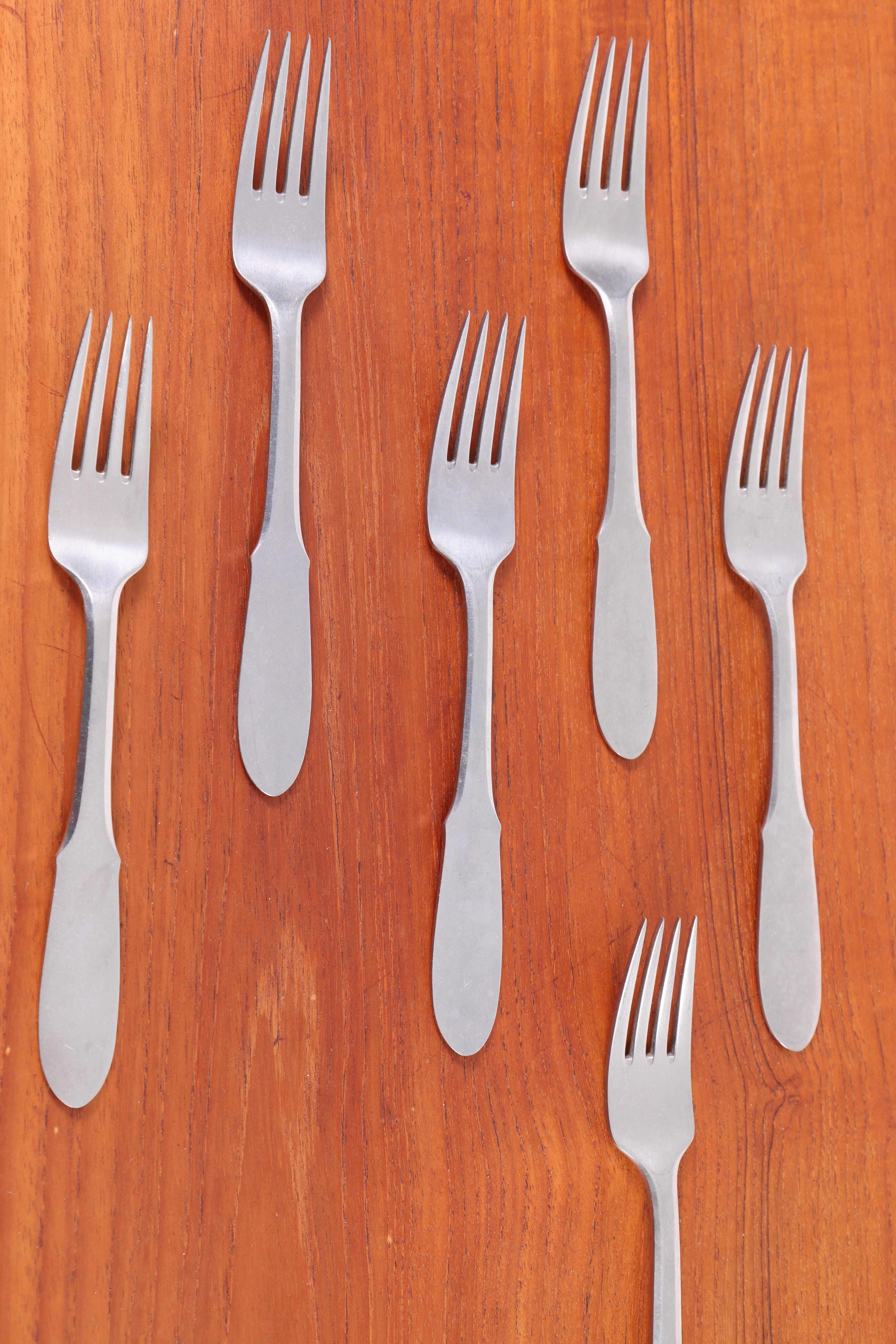 Couvertoir pour 12 personnes en acier massif par Georg Jensen, Made in Denmark 1960s en vente 2