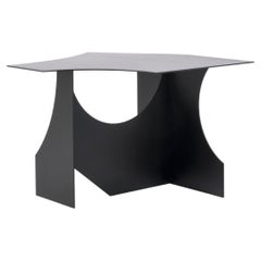 Table basse contemporaine en métal noir à découpes T03 de Millim Studio