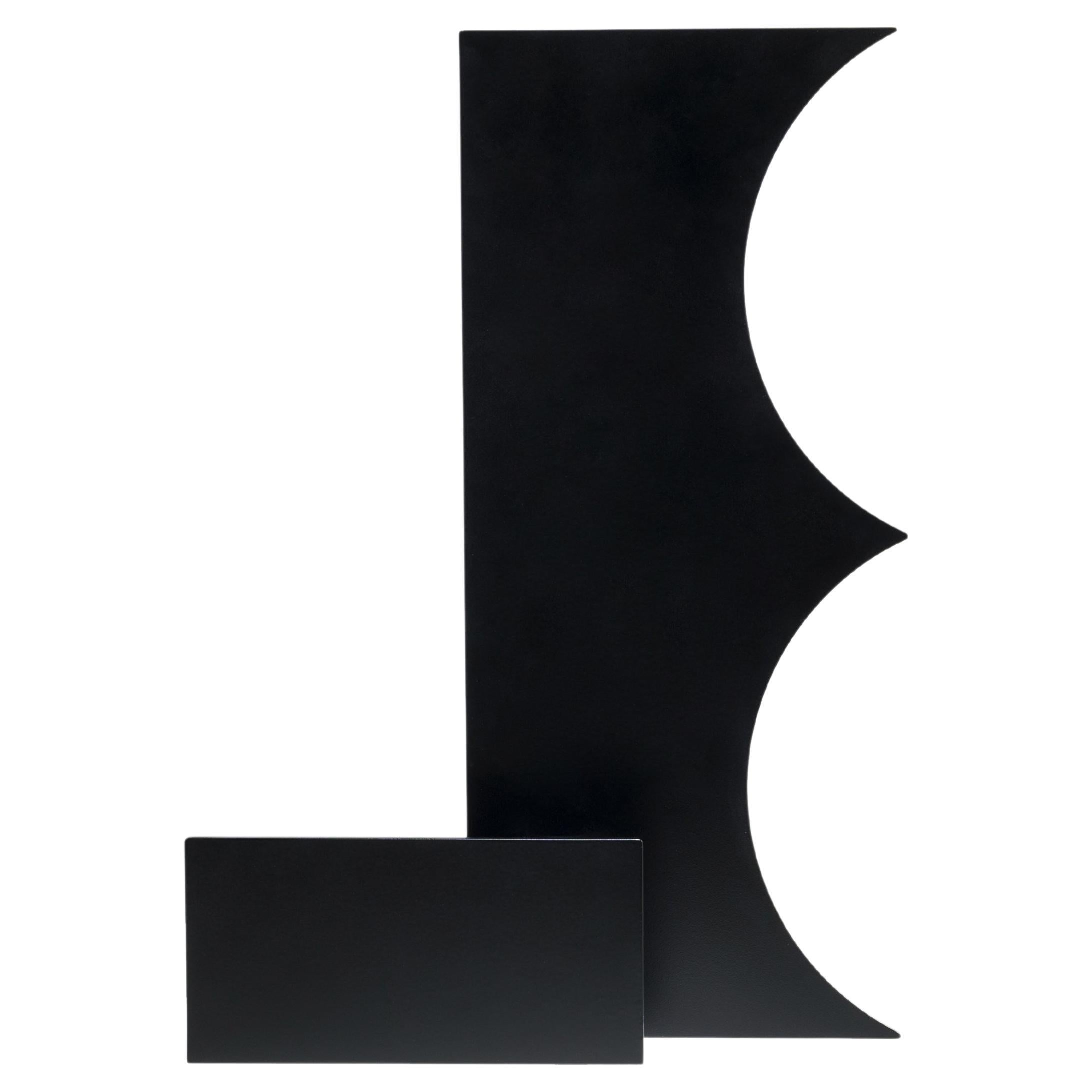 Cutout V05 - Zeitgenössische skulpturale Vase aus schwarzem Metall von Millim Studio