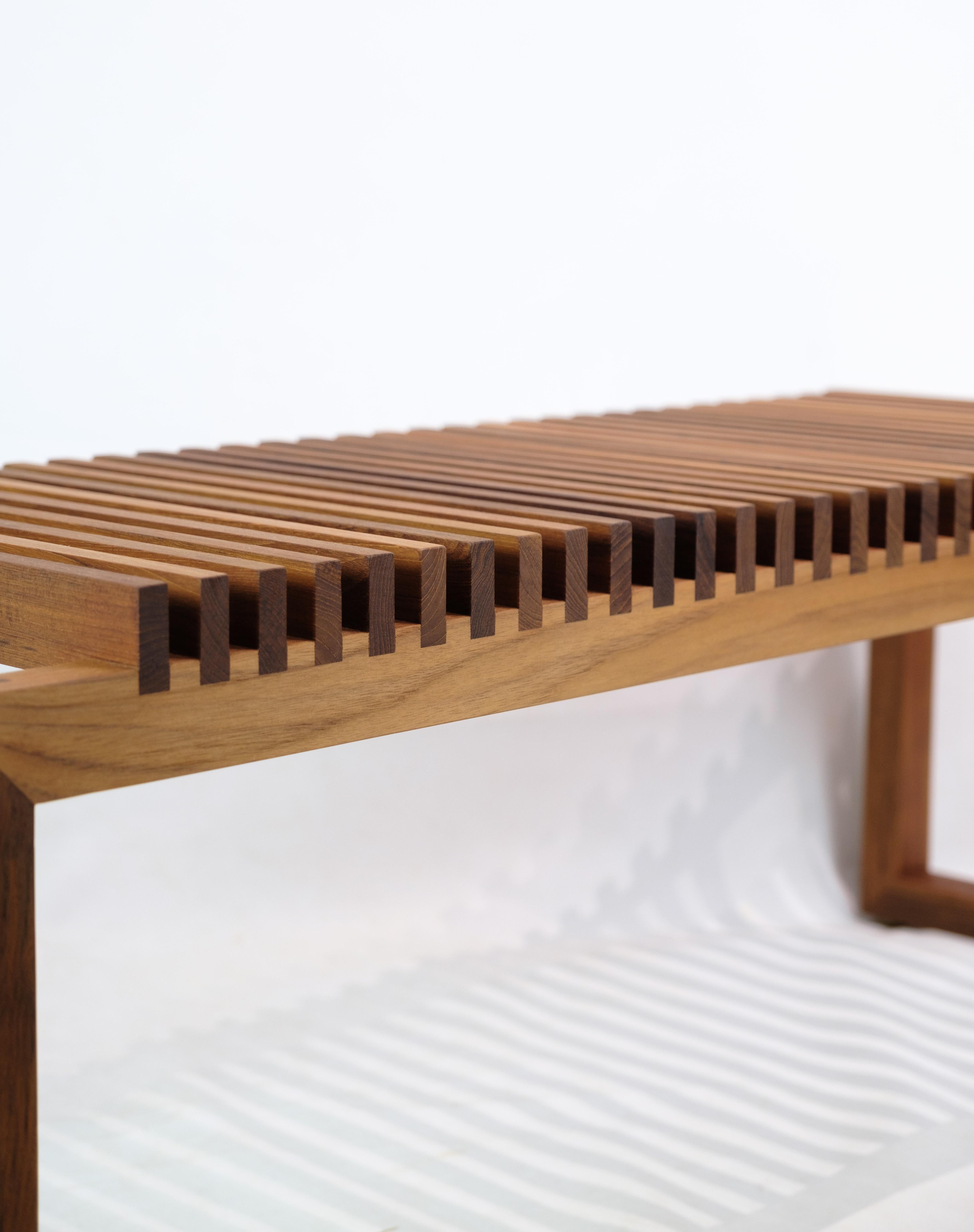 Cutter Bench designed by Niels Hvass in teak wood. A minimalist design makes the Cutter bench a beautiful exponent of the classic Scandinavian design tradition.
H: 43 W: 121 D: 40