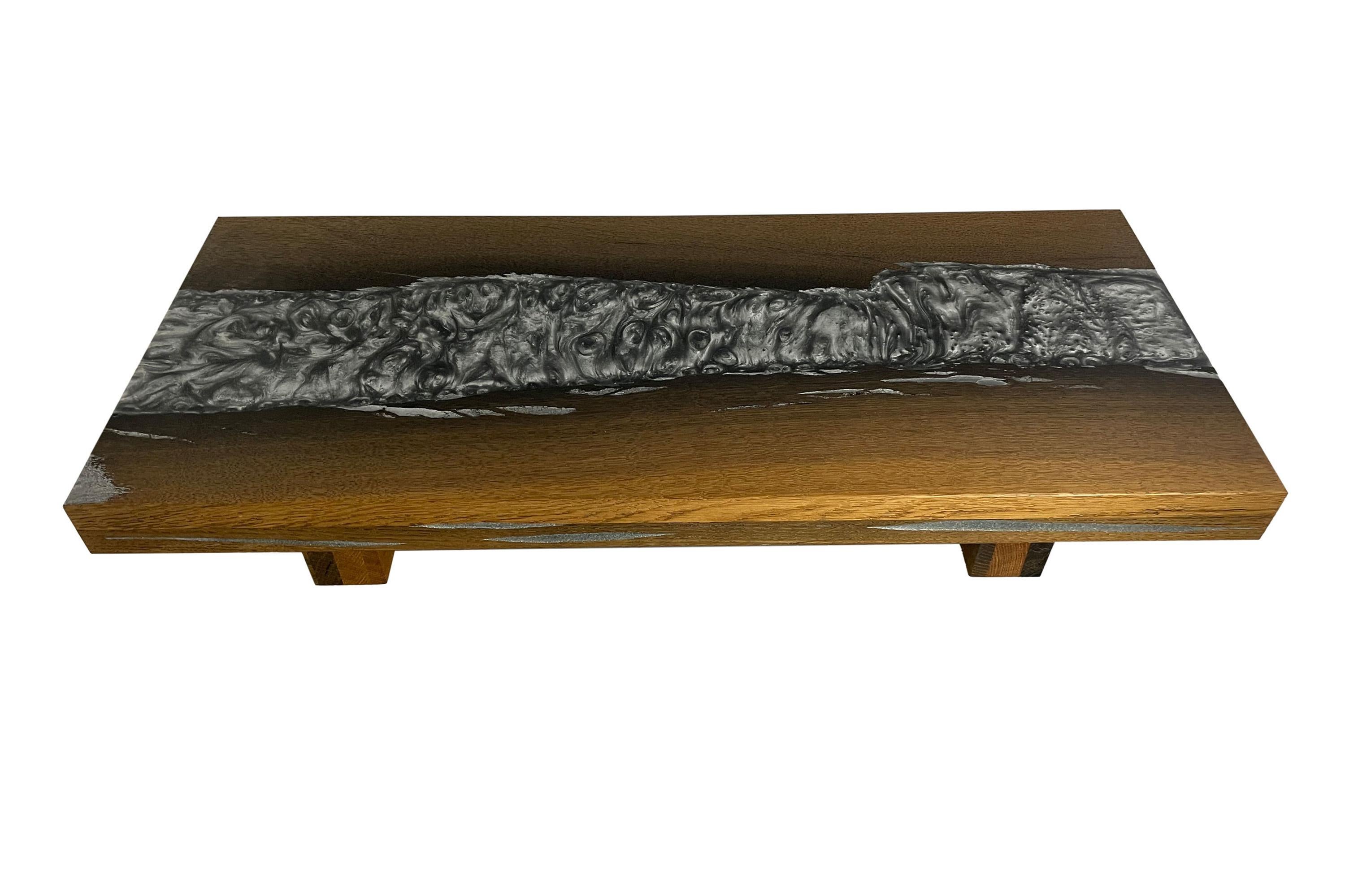 Moderne  Planche à découper en Oak Oak raffiné avec de la résine expocide argentée. en vente