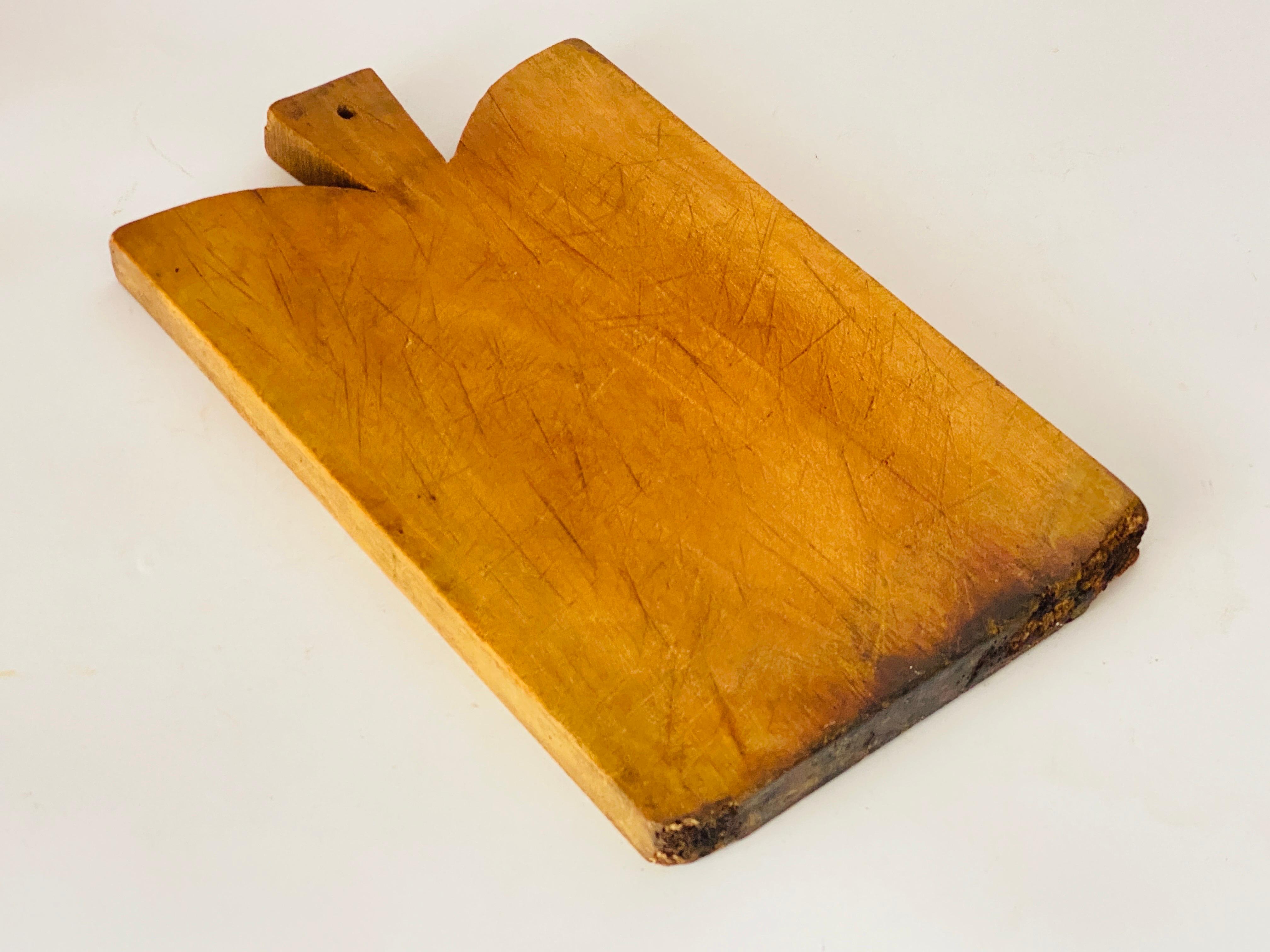 Planche à découper en bois Patine ancienne, couleur brune, Français 20e siècle en vente 2