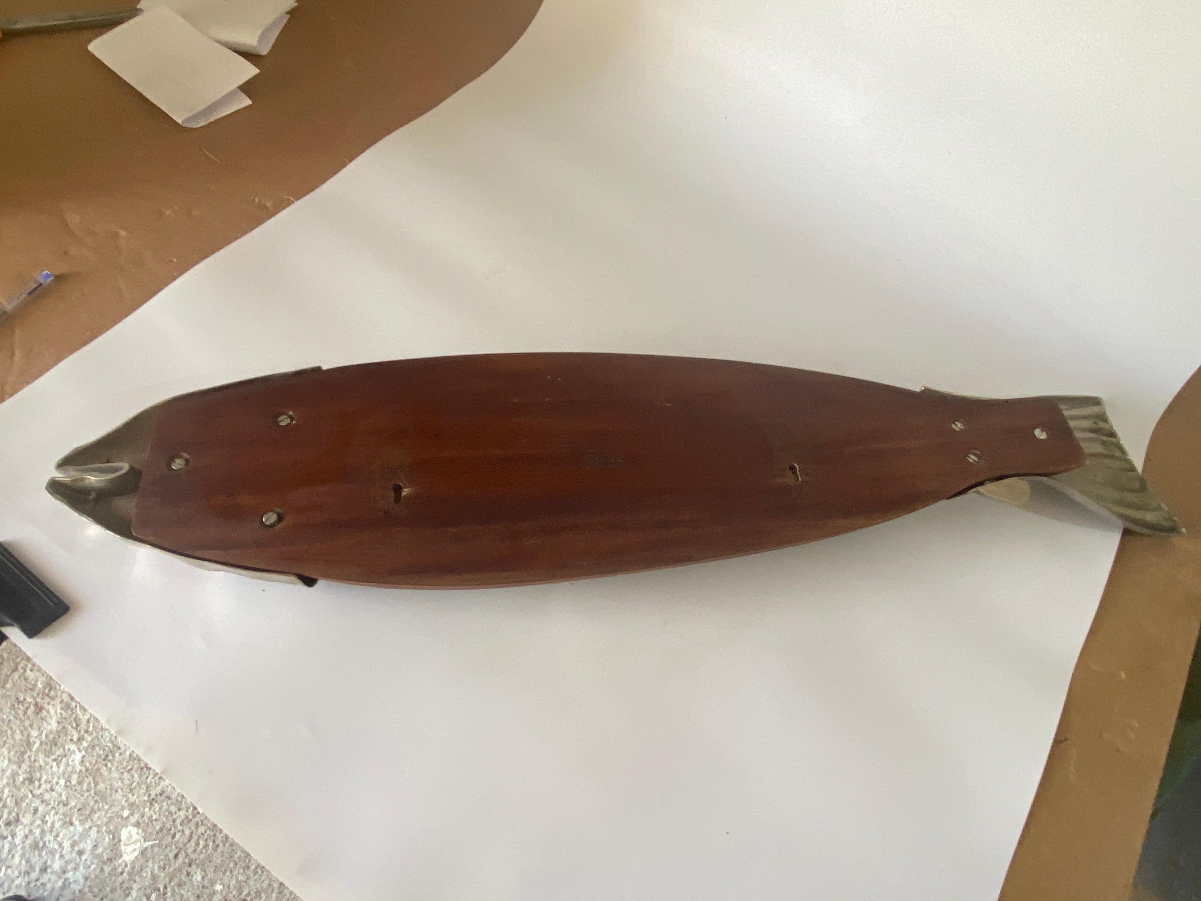 Français Planche à découper ou hachoir en bois  Patine ancienne, couleur marron, français 20ème siècle en vente