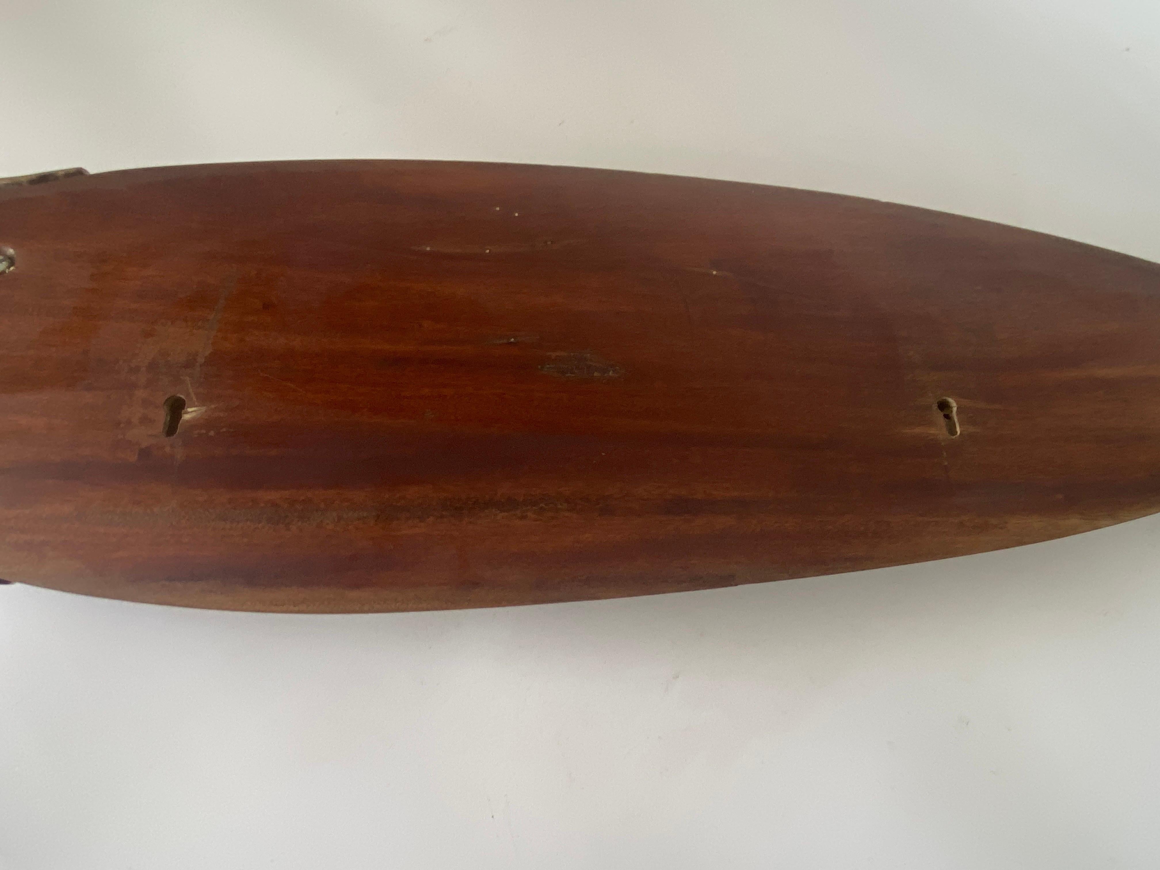 Patiné Planche à découper ou hachoir en bois  Patine ancienne, couleur marron, français 20ème siècle en vente