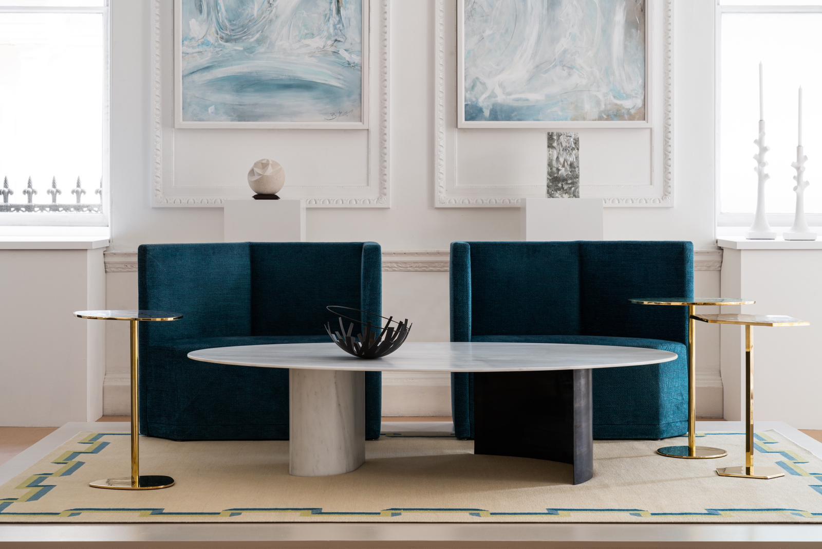 Mesa de centro escultórica Cutting Corners de on.Entropy, en mármol blanco y bronce en Nuevo estado para la venta en Athens, GR