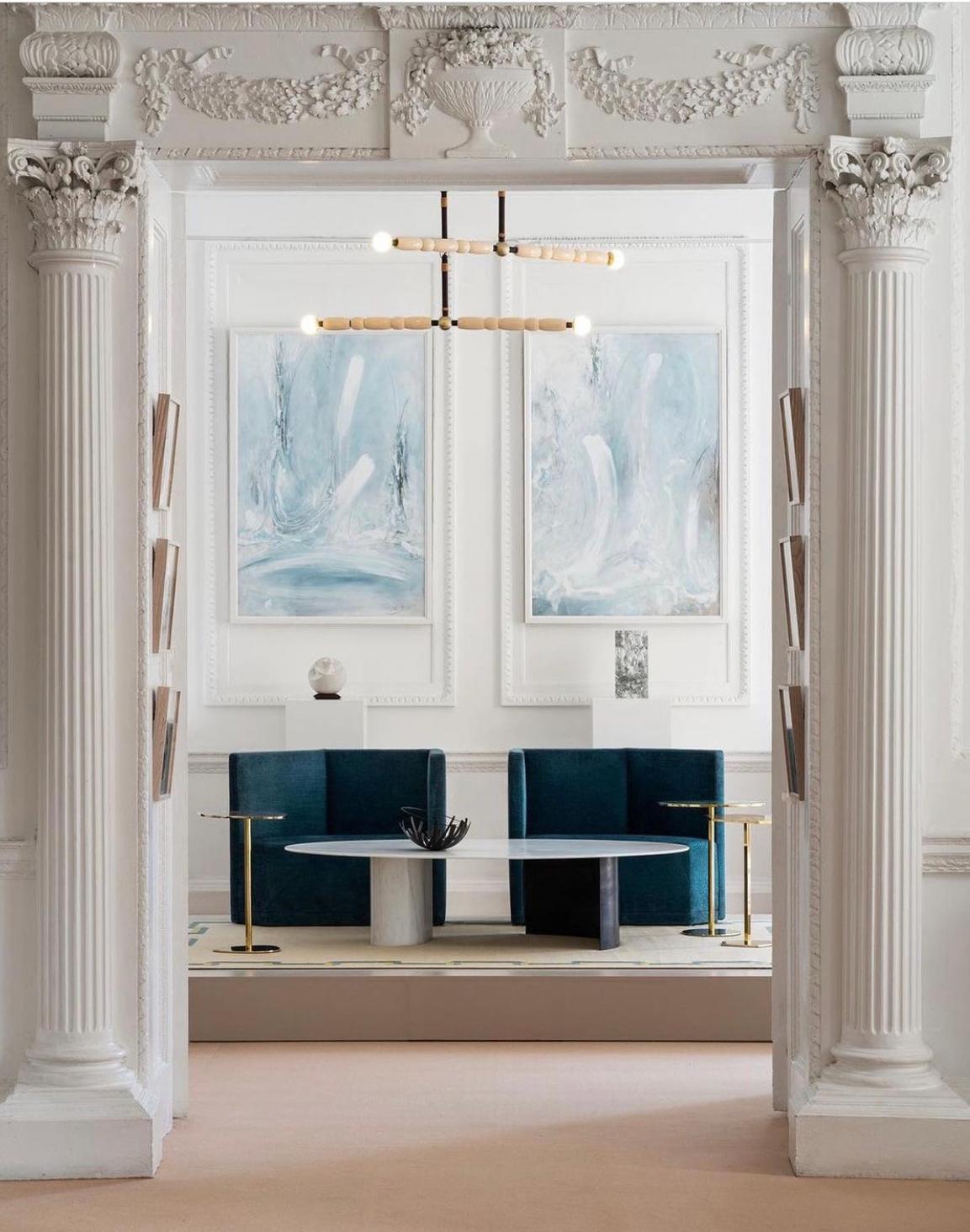 Mesa de centro escultórica Cutting Corners de on.Entropy, en mármol blanco y bronce Mármol en venta