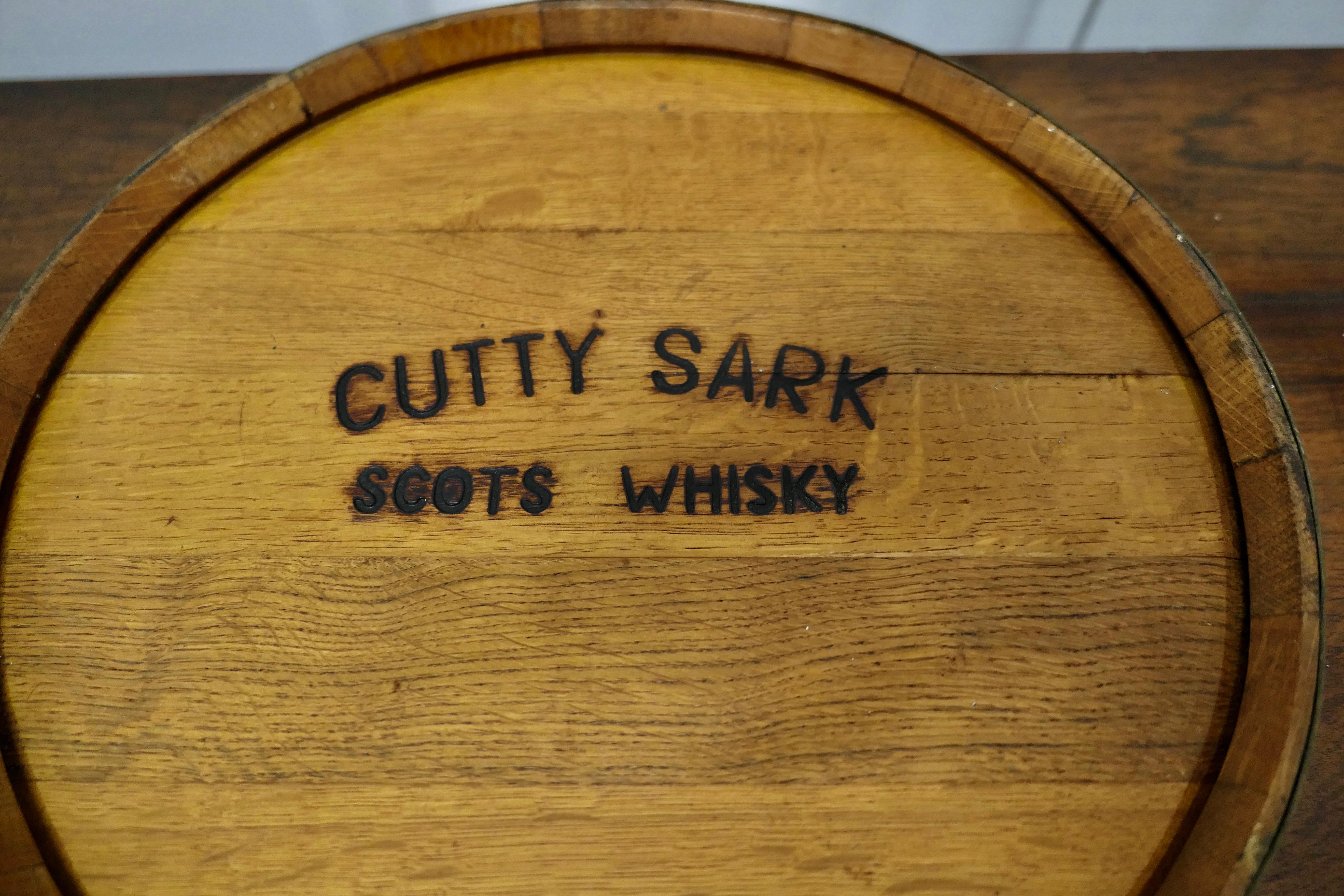 Cutty Sark Scots Whisky Barrel Top tray In Good Condition For Sale In Chillerton, Isle of Wight