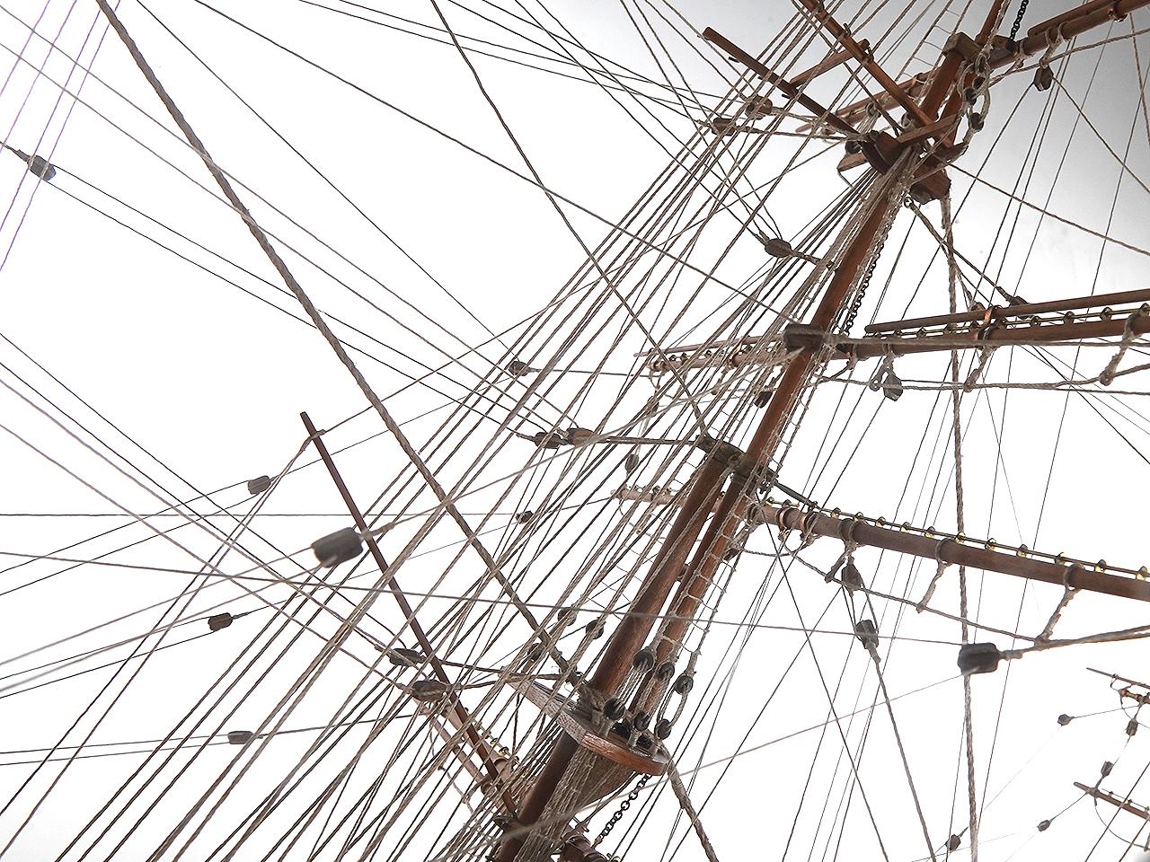 Cutty Sark Ship Model In Glass Case - Amazing Detail In Good Condition For Sale In Peekskill, NY