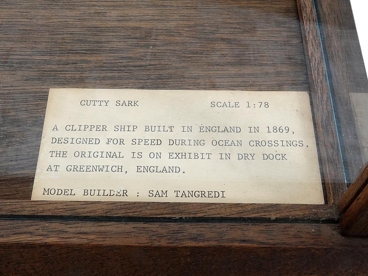 Cutty Sark Ship Model In Glass Case - Amazing Detail For Sale 2