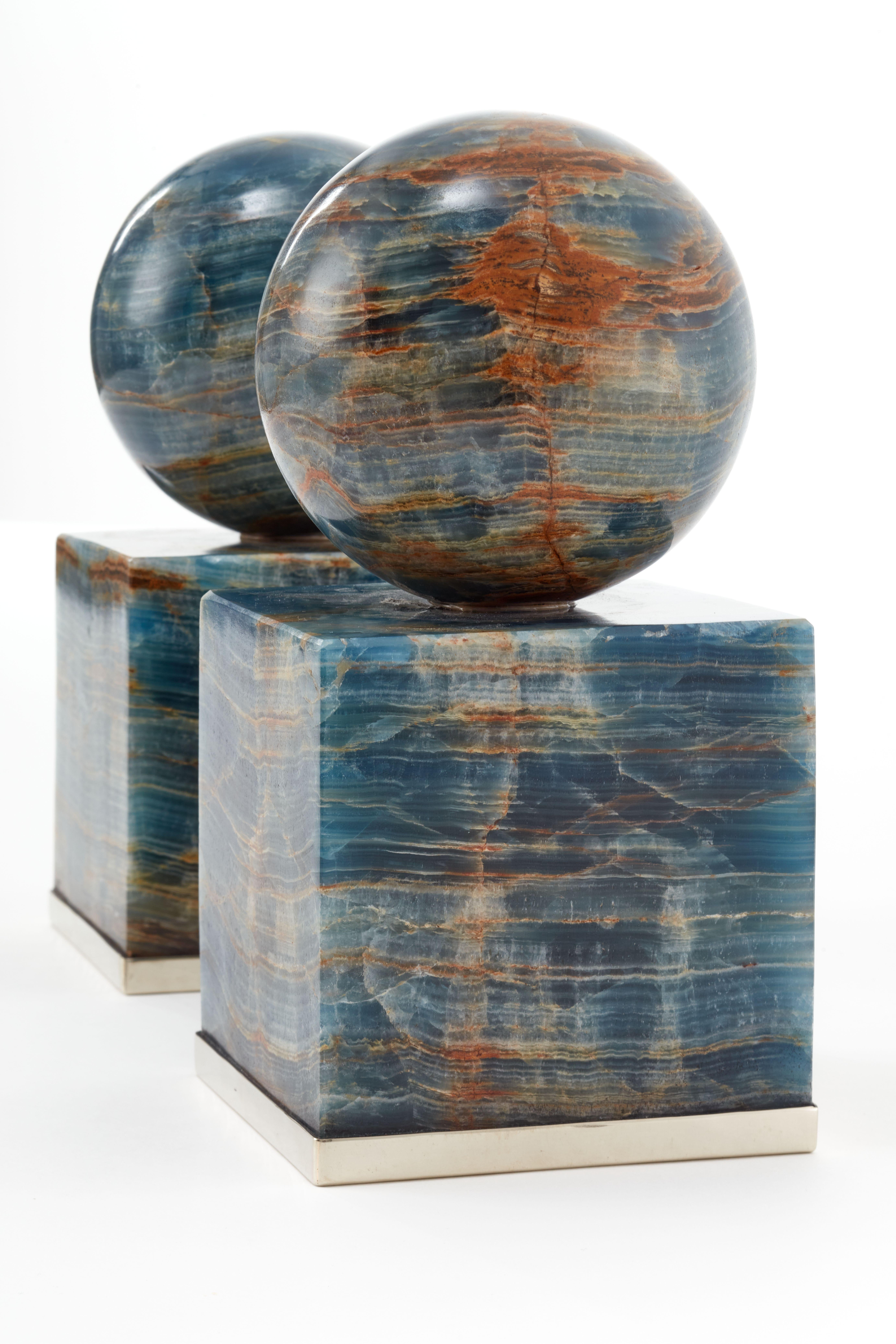 Cuyo bookends are solid heavy beautiful pieces of geometrical onyx stone, mostly in square base and round top. Very sharm for a personal library.

Our pieces are made by hand. One of a kind.
All natural stones may vary in color.