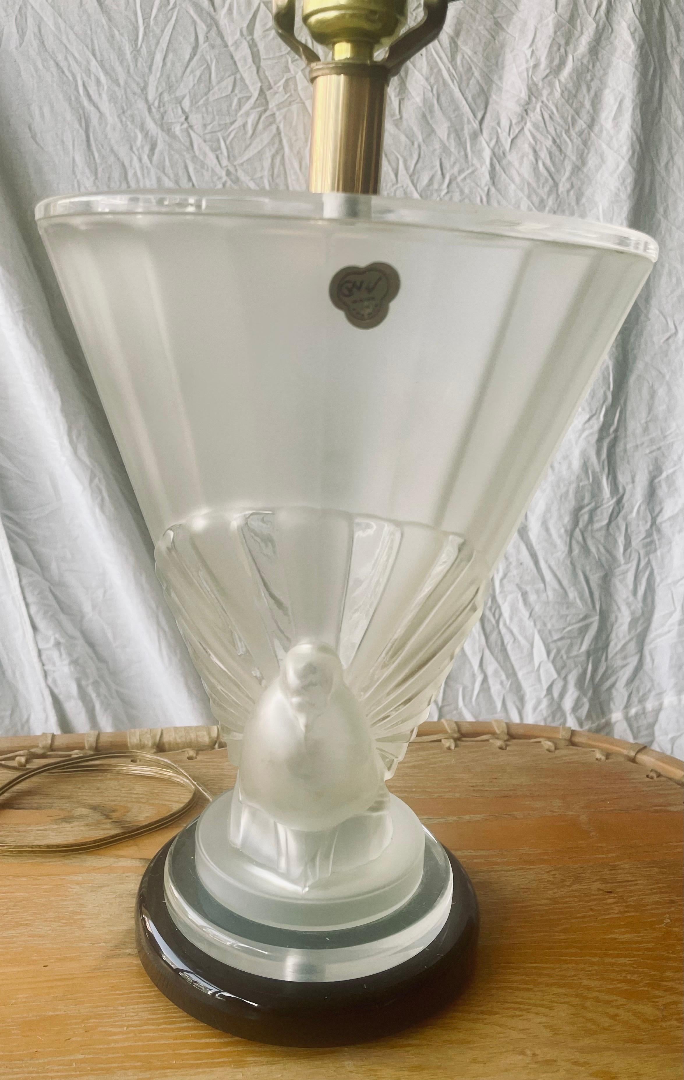 Mid-Century Modern CVV Vianne France Mid Century Deco Lucite Bird Peacock Pheasant Table Lamp For Sale