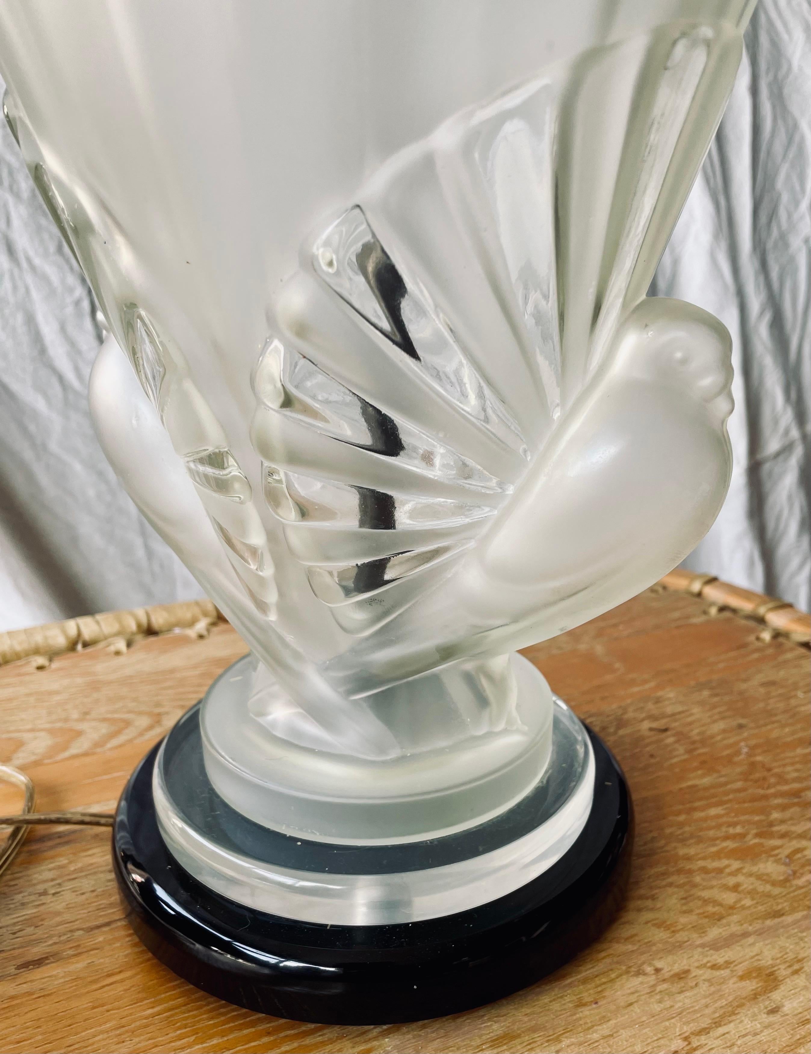 CVV Vianne France Mid Century Deco Lucite Bird Peacock Pheasant Table Lamp In Good Condition For Sale In Clifton Forge, VA