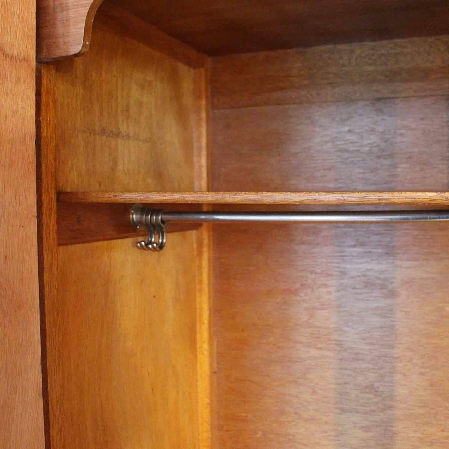 CWS Works Art Deco Garderobe im Zustand „Hervorragend“ in Forest Row, East Sussex