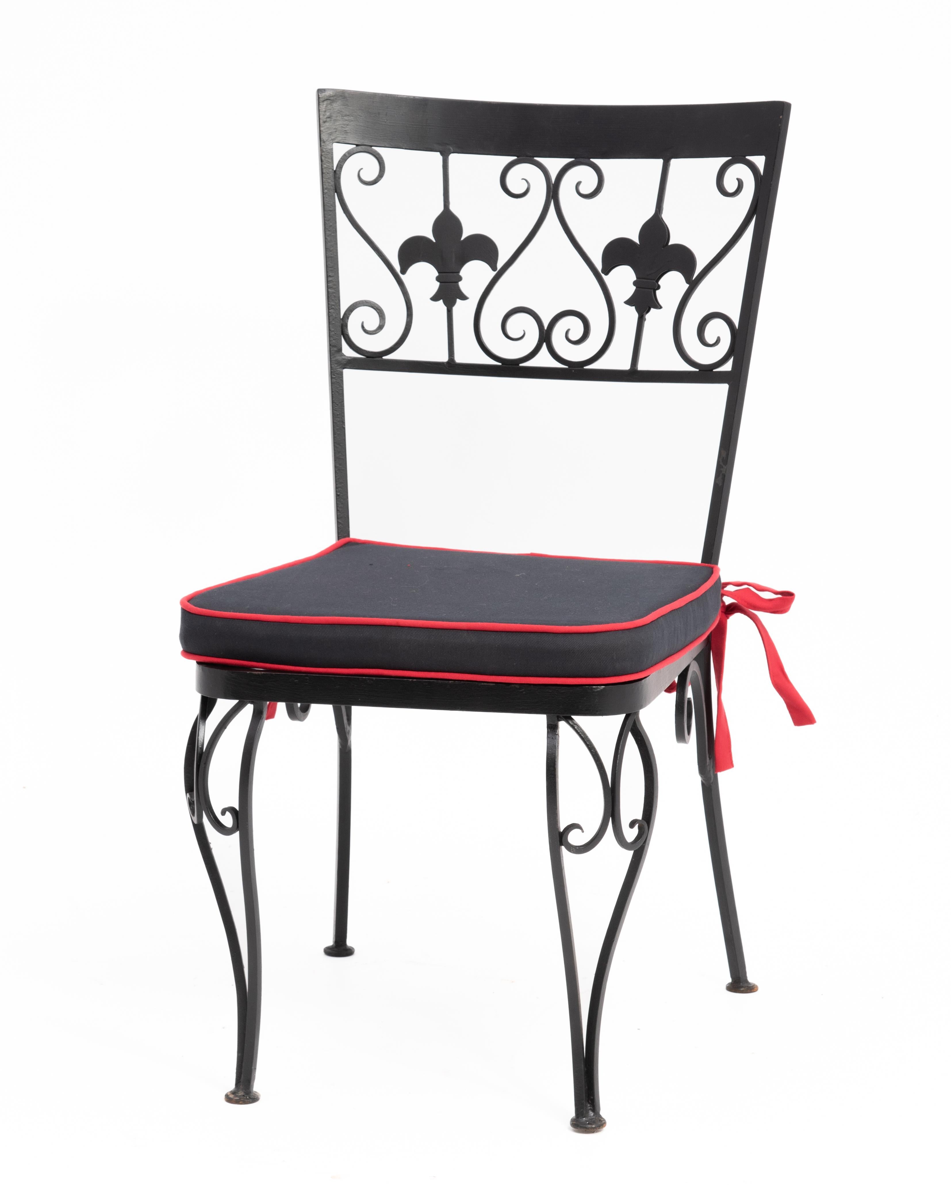 Hollywood Regency Wrought Iron Fleur-De-Lis Dining Chairs 1960s - a Set of 6 For Sale 3