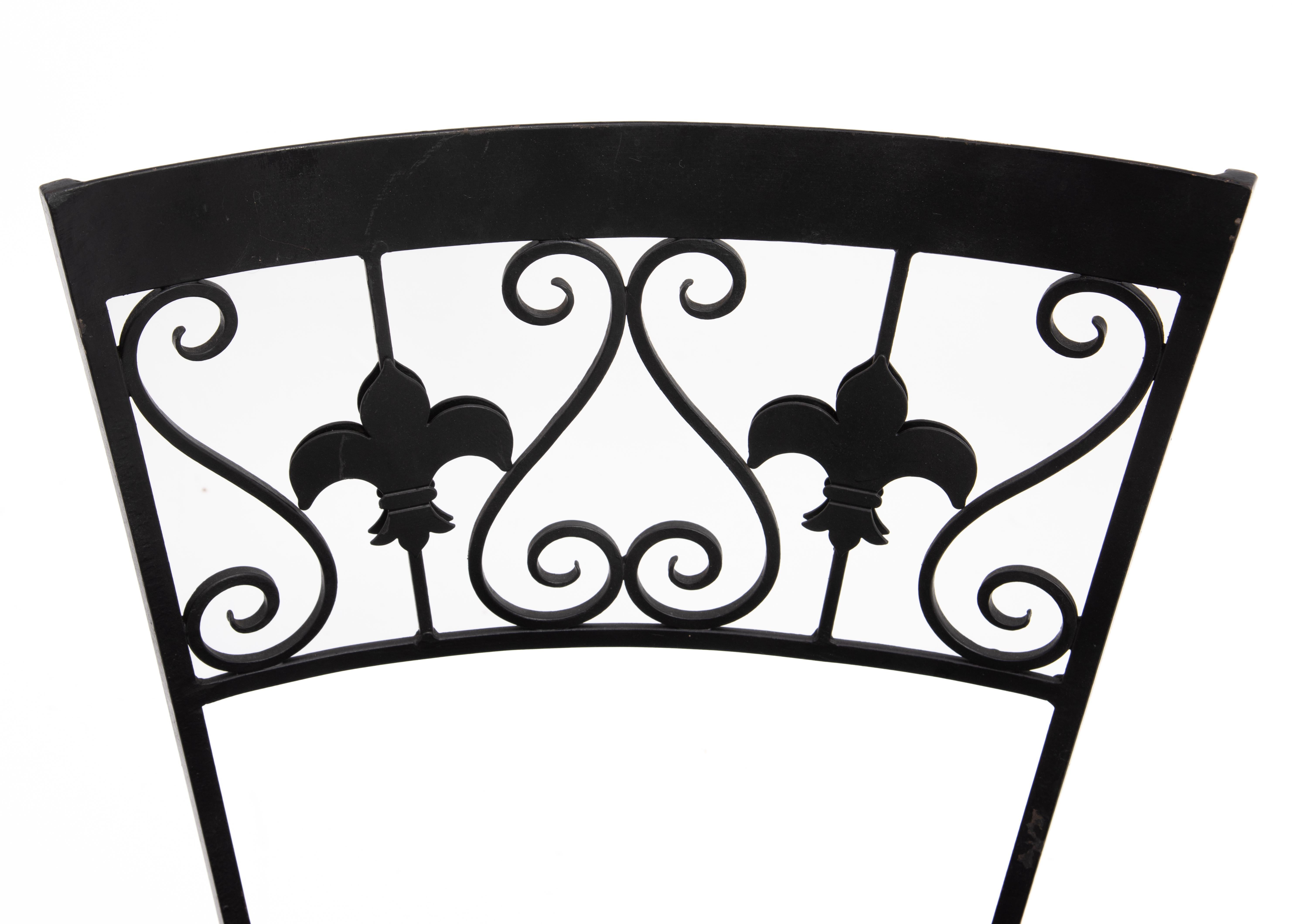 Hollywood Regency Wrought Iron Fleur-De-Lis Dining Chairs 1960s - a Set of 6 For Sale 4