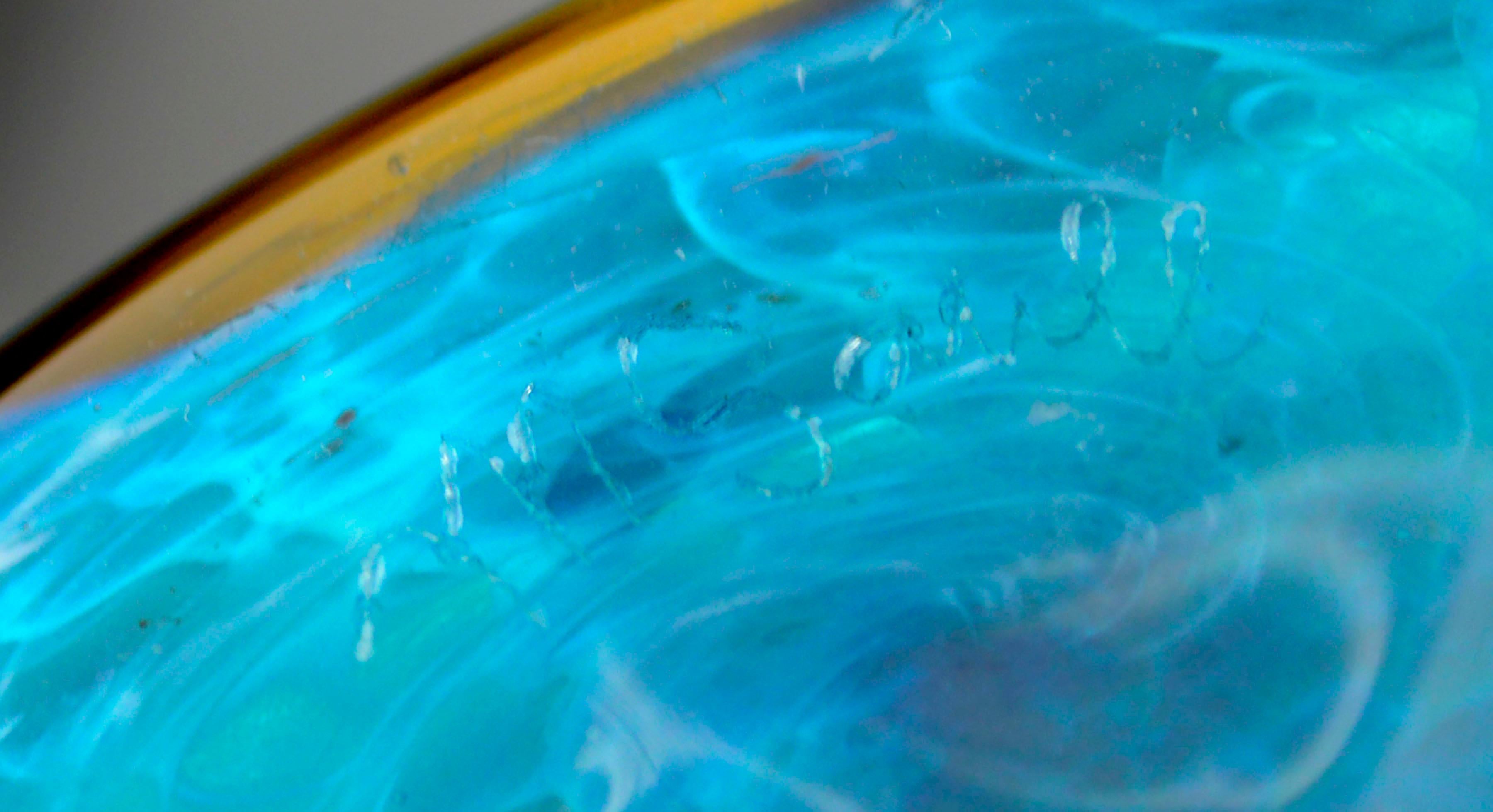 Vase moderne en verre soufflé bleu Cyan et jaune, signé M. Saull Bon état - En vente à Soquel, CA