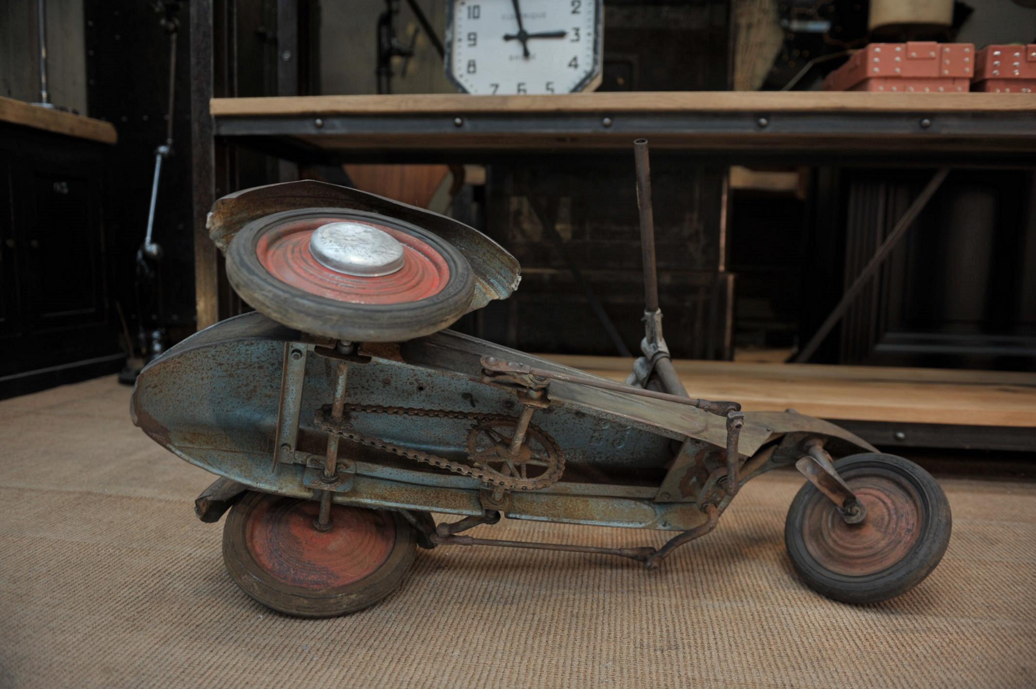 Cyclo Étoile 1950s Metal French 3 Wheels Bike Working with Arms Rowing Machine In Good Condition For Sale In Roubaix, FR