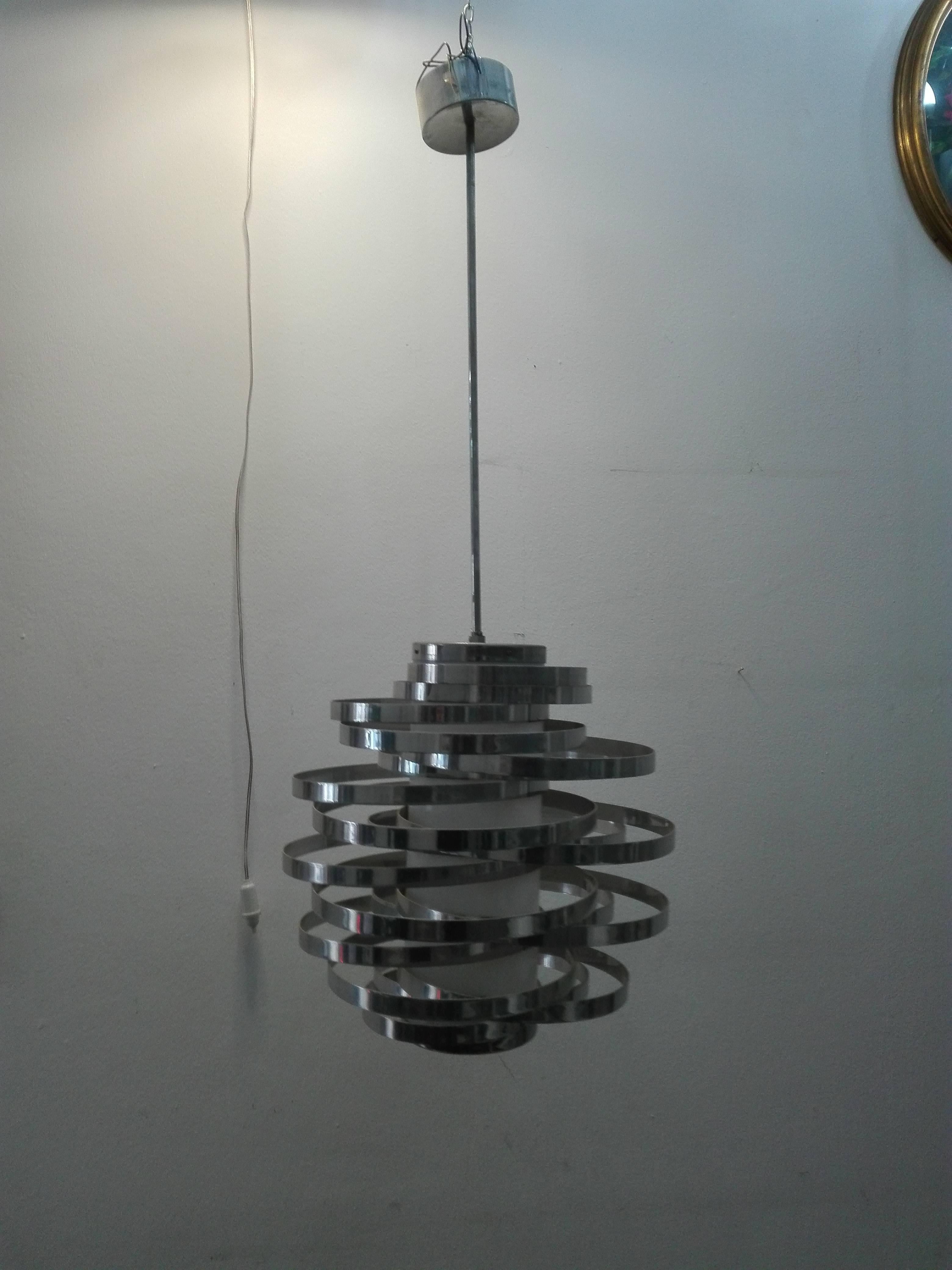 An iconic piece of Italian design from the 1970s, the Cyclone chandelier, produced by Sciolari, Rome, circa 1970. It is composed of aluminium rings fixed around a perspex tube with a spiral geometry. It has an E27 screw lamp holder.