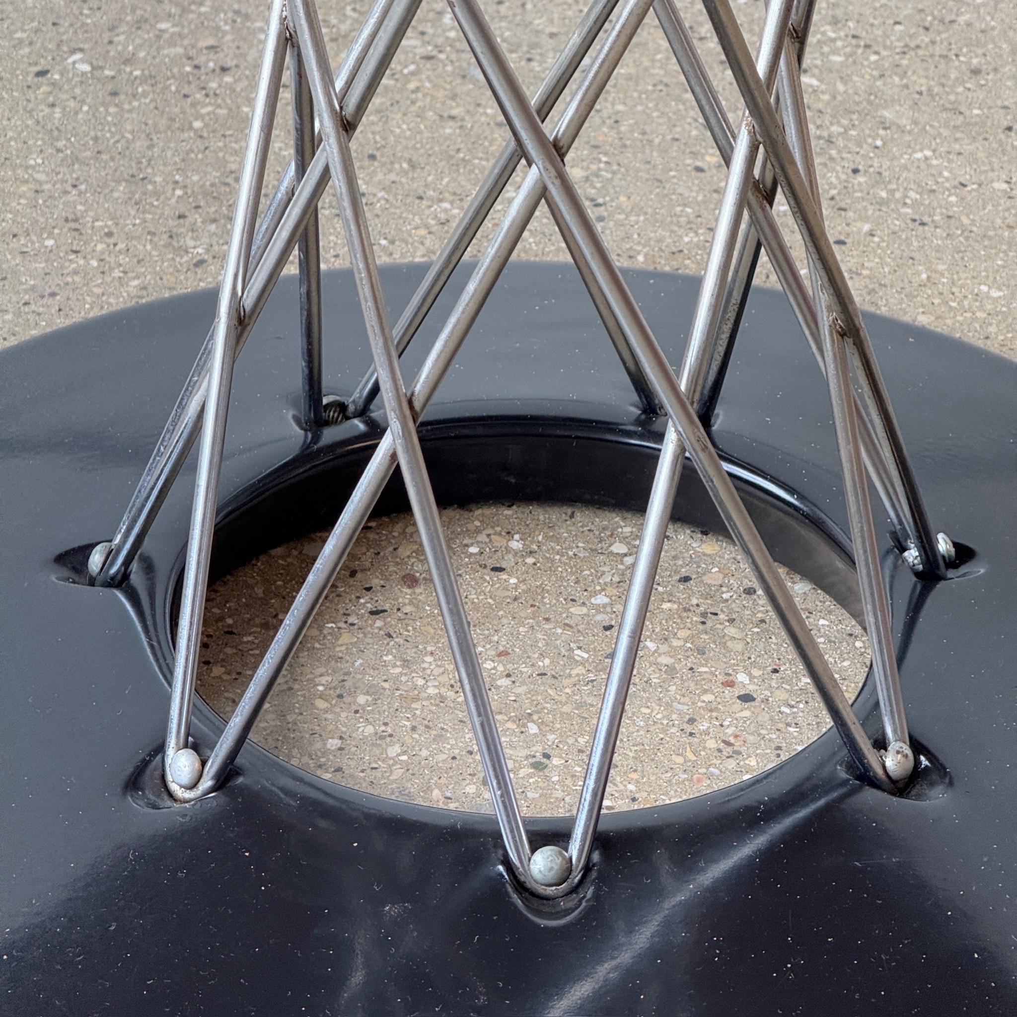 Cyclone Dining Table by Isamu Noguchi for Knoll In Good Condition For Sale In Chicago, IL