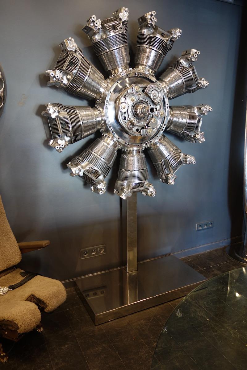 Sculpture réalisée à partir d'un moteur radial d'avion, le 