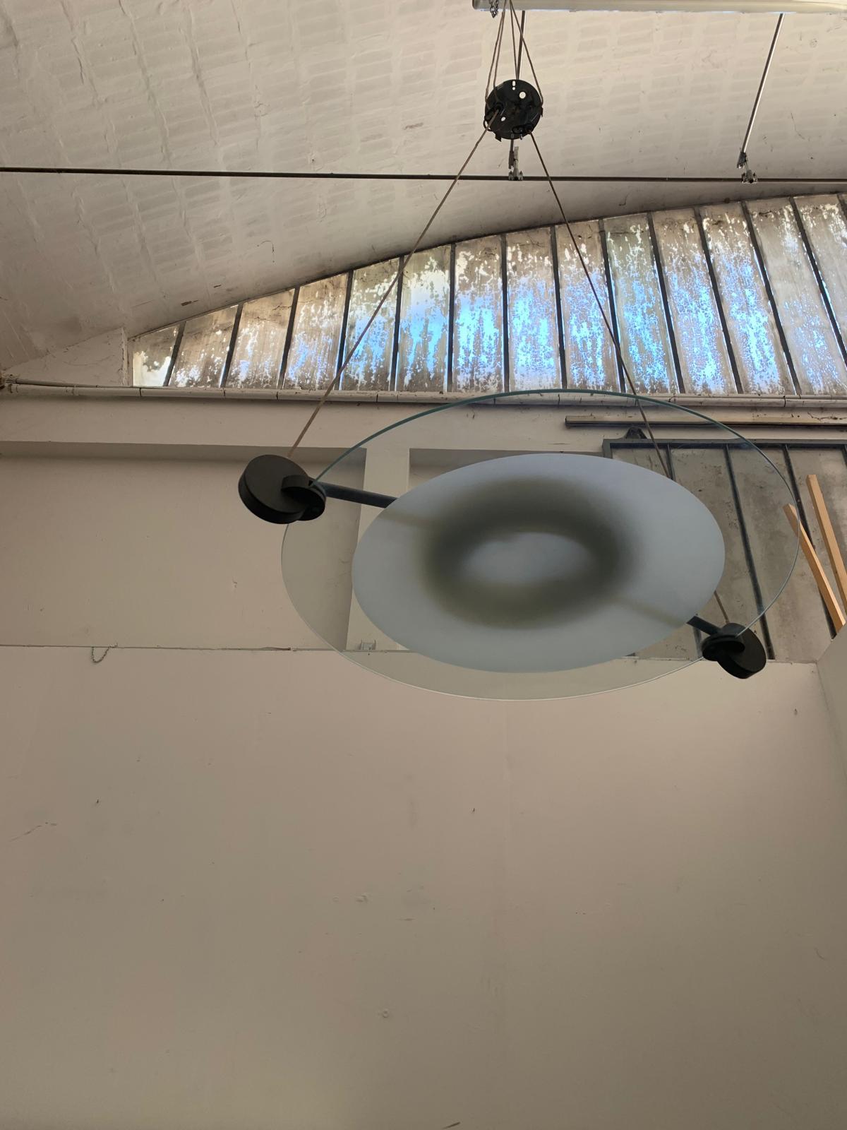Lampadario Cyclos di Michele de Lucchi per Artemide, anni '80. 
Leggera usura dovuta all'età e all'uso.