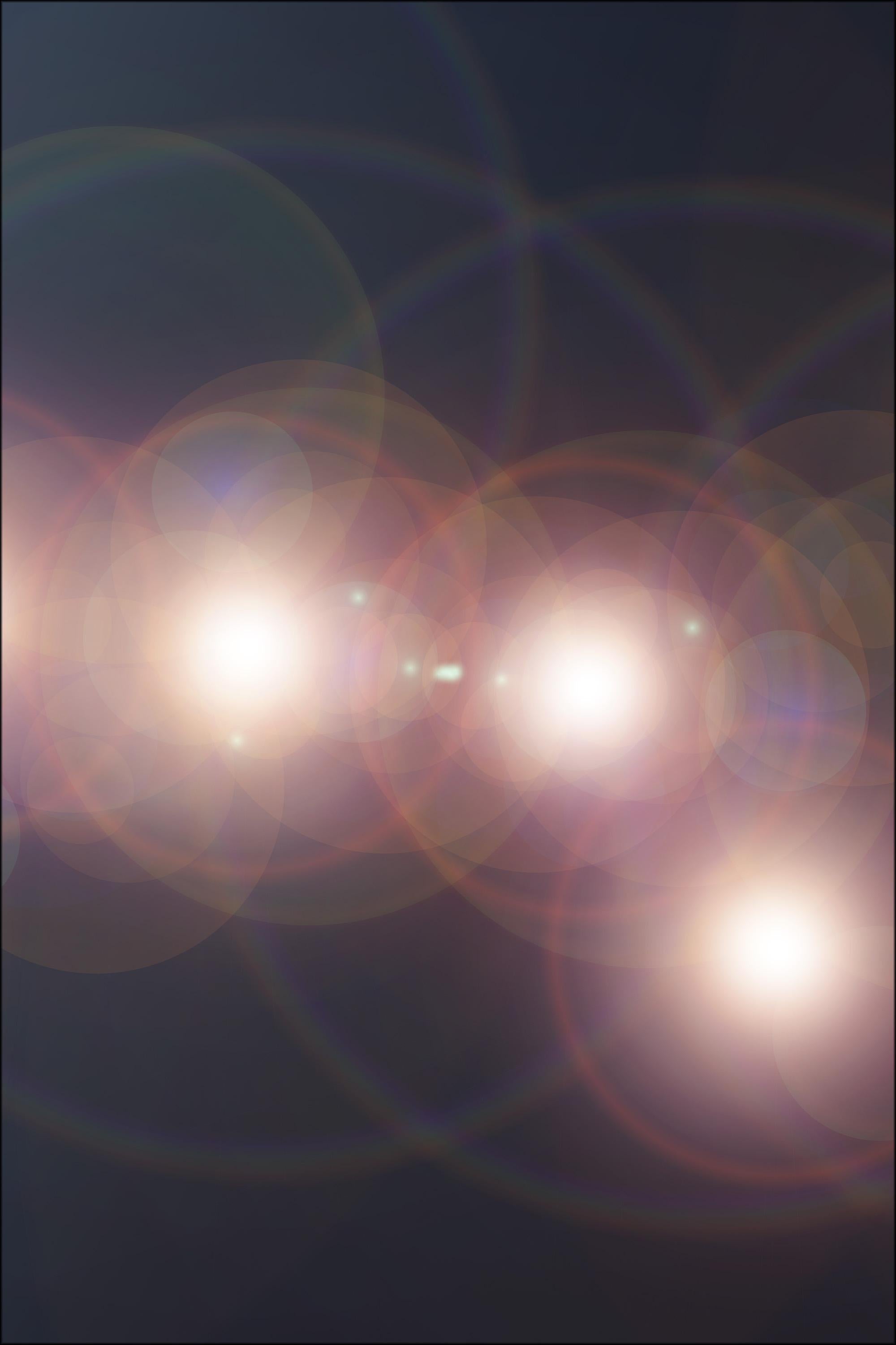 Cyd Fontaine (Lausana, 1992) es una artista contemporánea famosa por su cautivador uso de degradados atmosféricos de ensueño, que le han ayudado a hacerse un hueco distintivo en el mundo del arte digital. Inspirándose en la belleza etérea de la