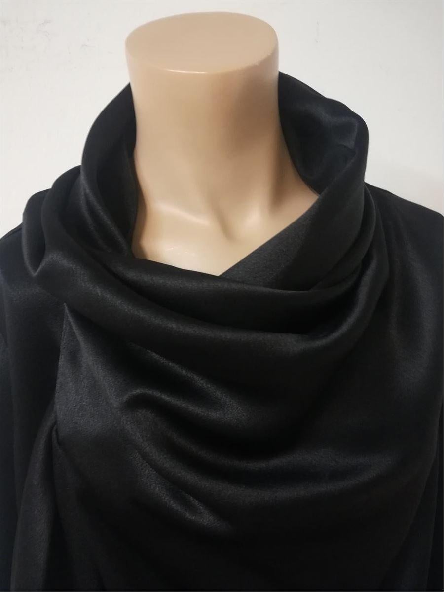 Polyester Black color Long sleeve Total length cm 61 (24 inches) Shoulder cm 40 (15.7 inches)
