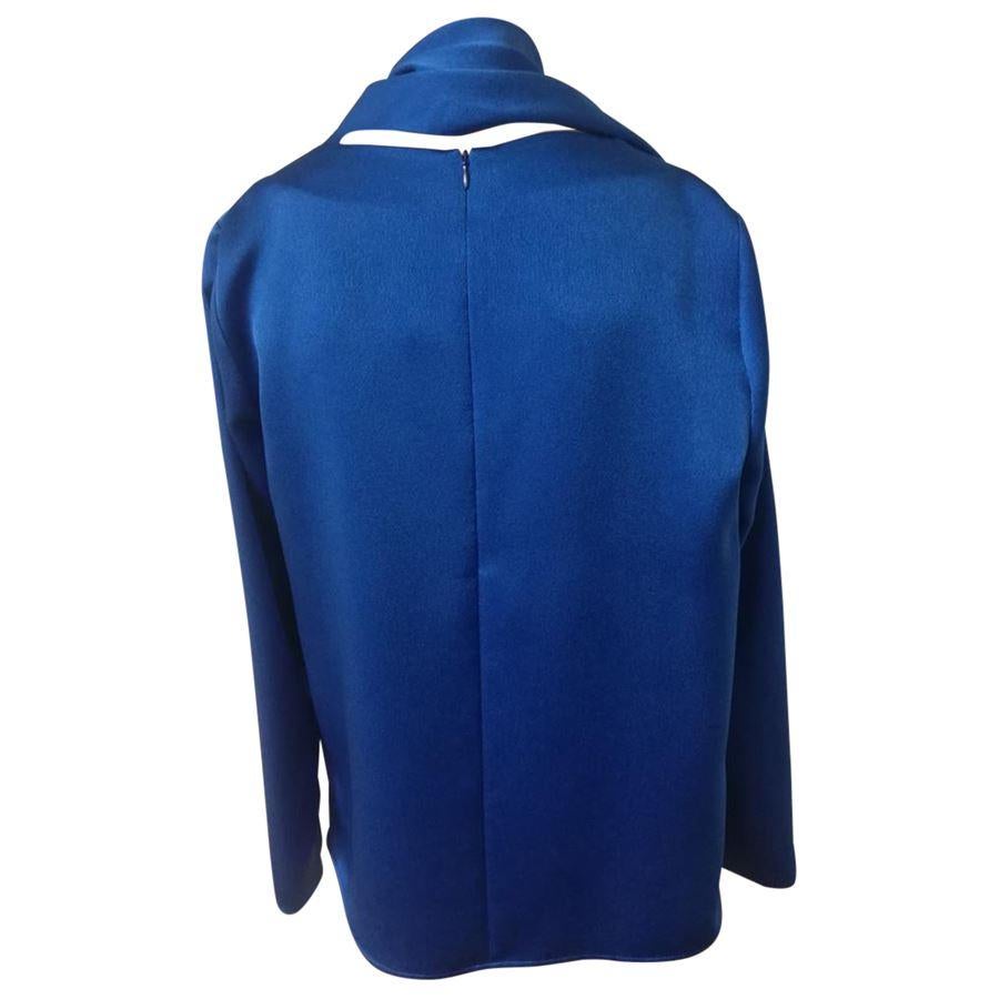 Polyester Klein blue color Long sleeve Total length cm 61 (24 inches) Shoulder cm 40 (15.7 inches)
