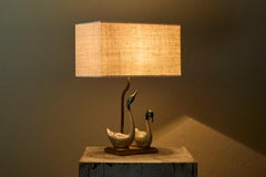 Lampe de table 'Cygnes' en laiton patiné et lin France milieu du 20ème siècle