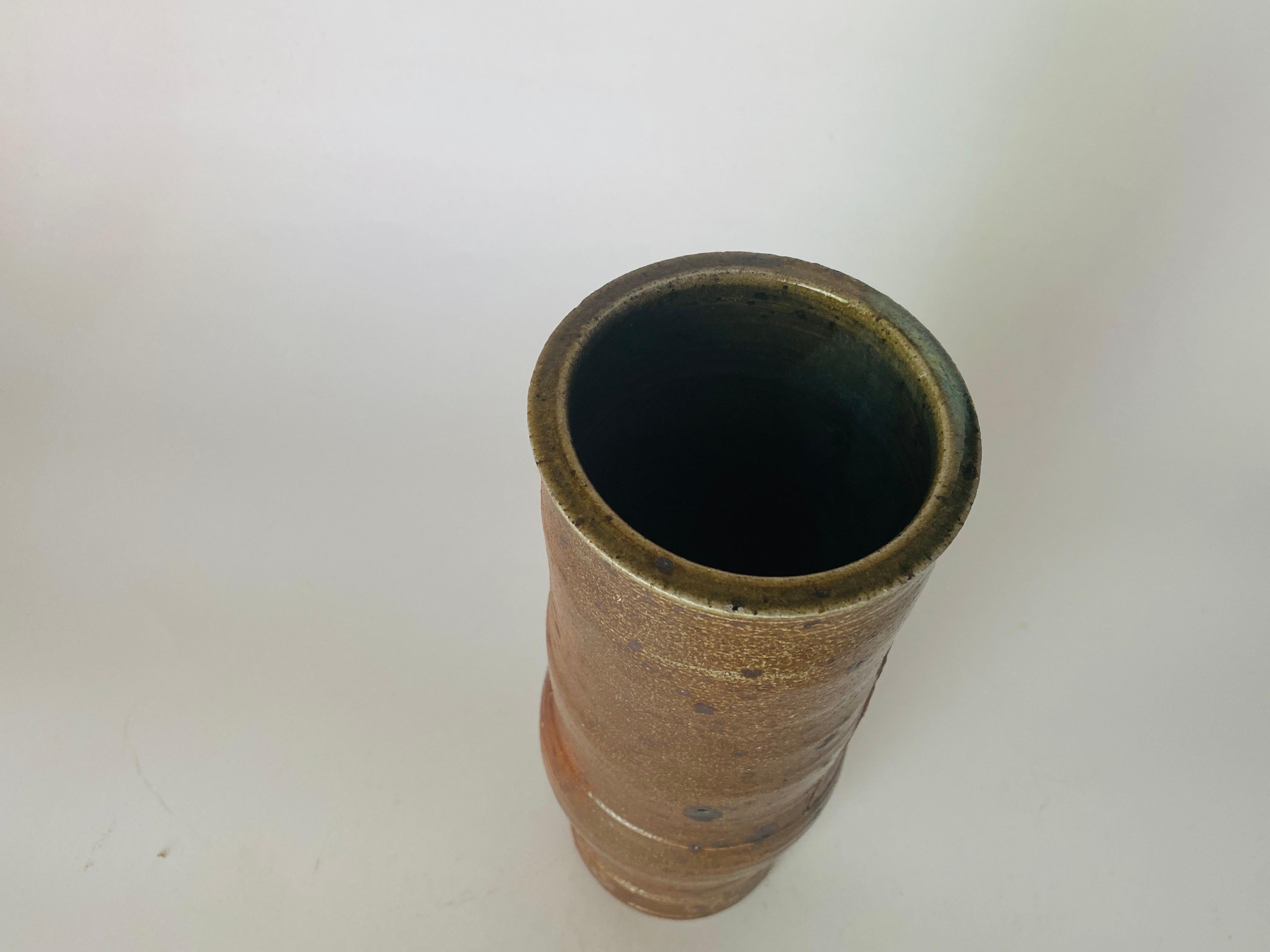 Zylender Keramikvase aus Steingut, La Borne, Frankreich, um 1960, alte Patina (Mitte des 20. Jahrhunderts) im Angebot