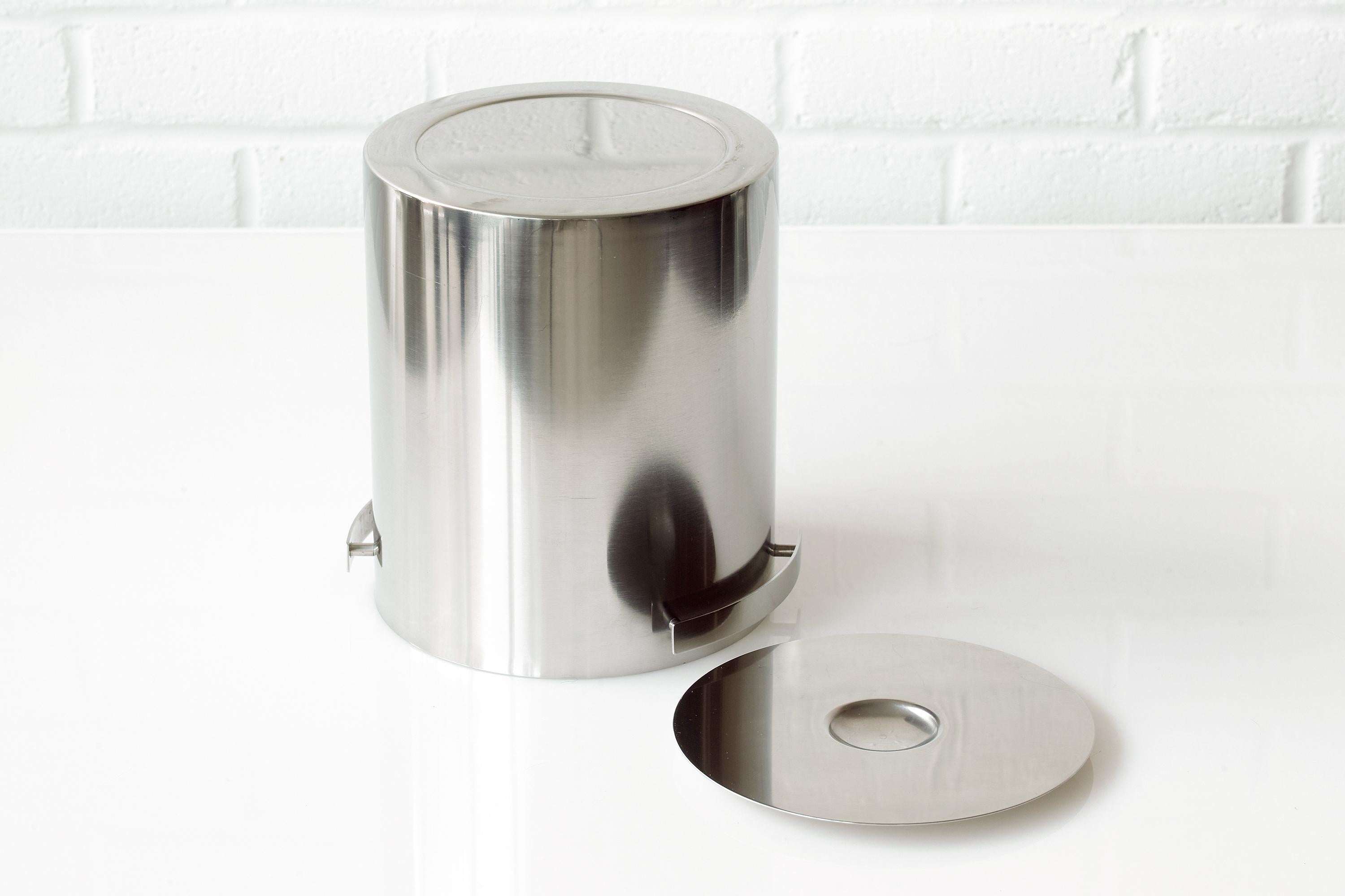 Cylinda Champagne Cooler / Ice Bucket by Arne Jacobsen for Stelton Denmark For Sale 4