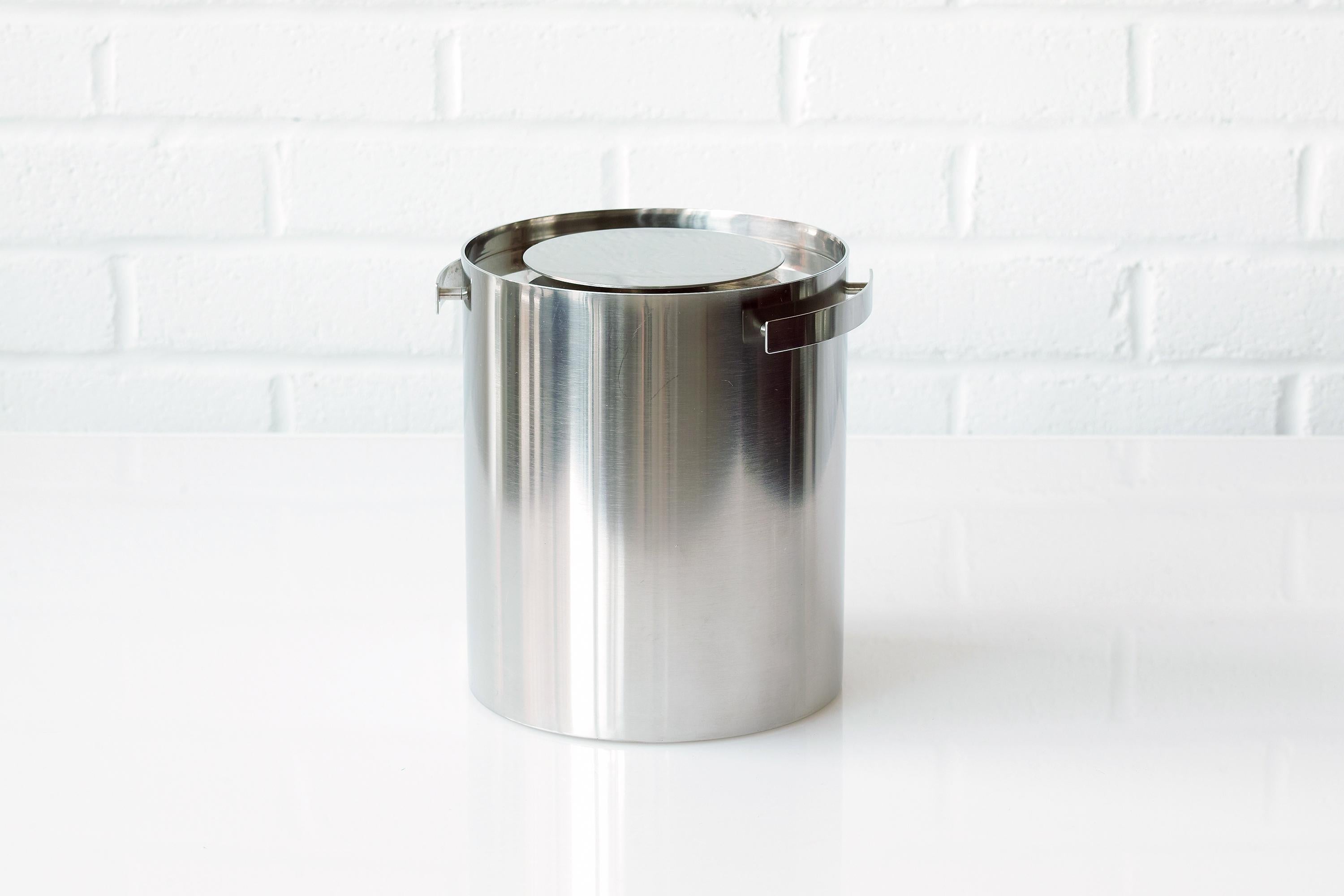 Cylinda Champagne Cooler / Ice Bucket by Arne Jacobsen for Stelton Denmark For Sale 1