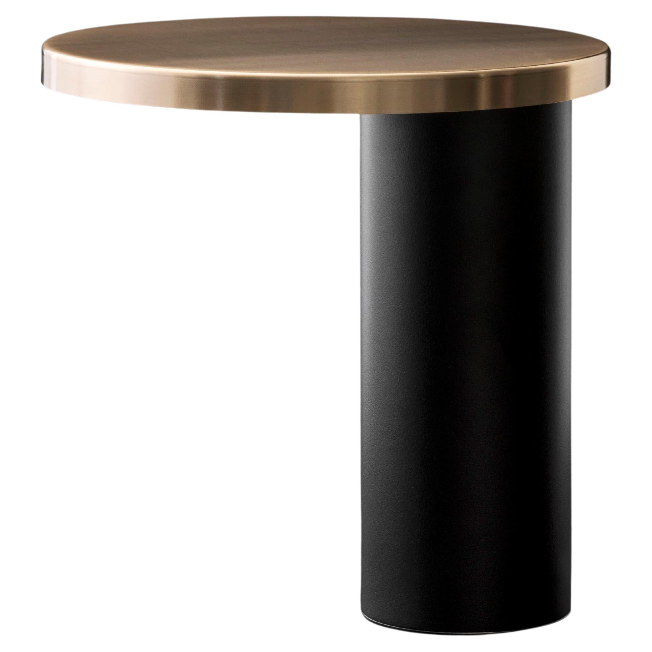 Cylinda Gold Table Lamp by  Mariana Pellegrino Soto for Oluce For Sale