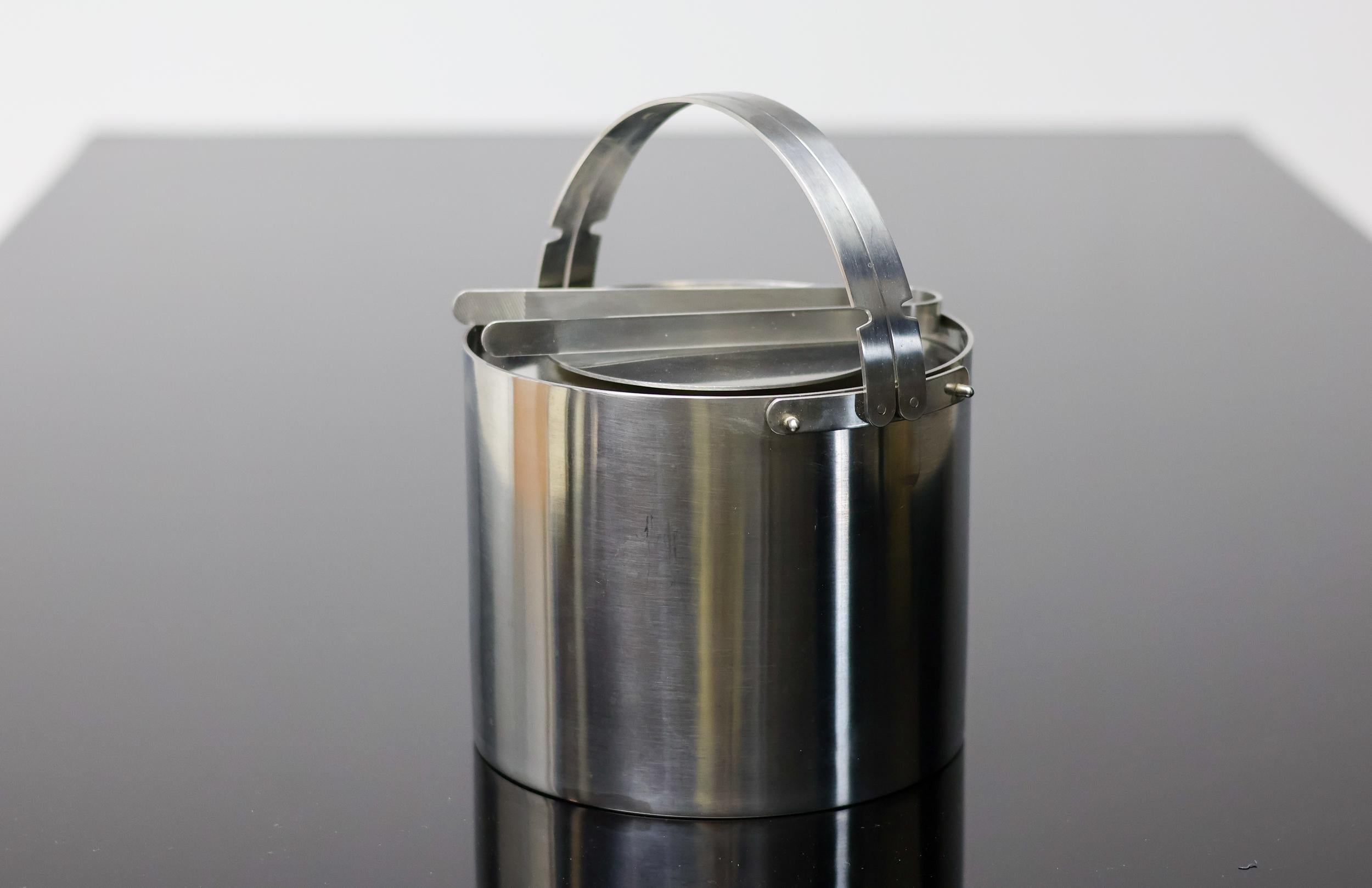 Cylinda Stainless Steel Ice Bucket with Tongs by Arne Jacobsen for Stelton, 1970 (Skandinavische Moderne) im Angebot