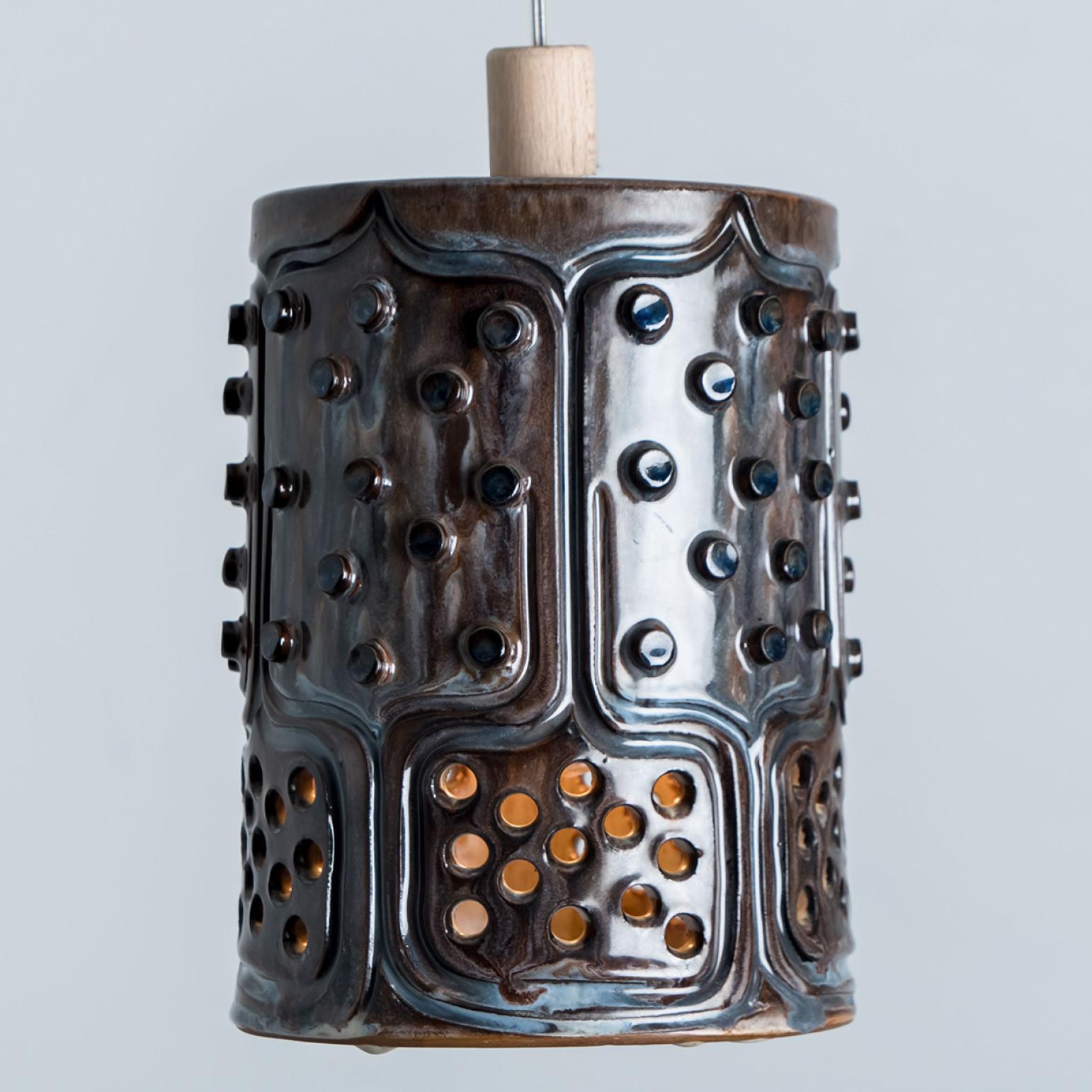 Braune Keramik-Hängeleuchte mit Zylinder, Dänemark, 1970 (Sonstiges) im Angebot